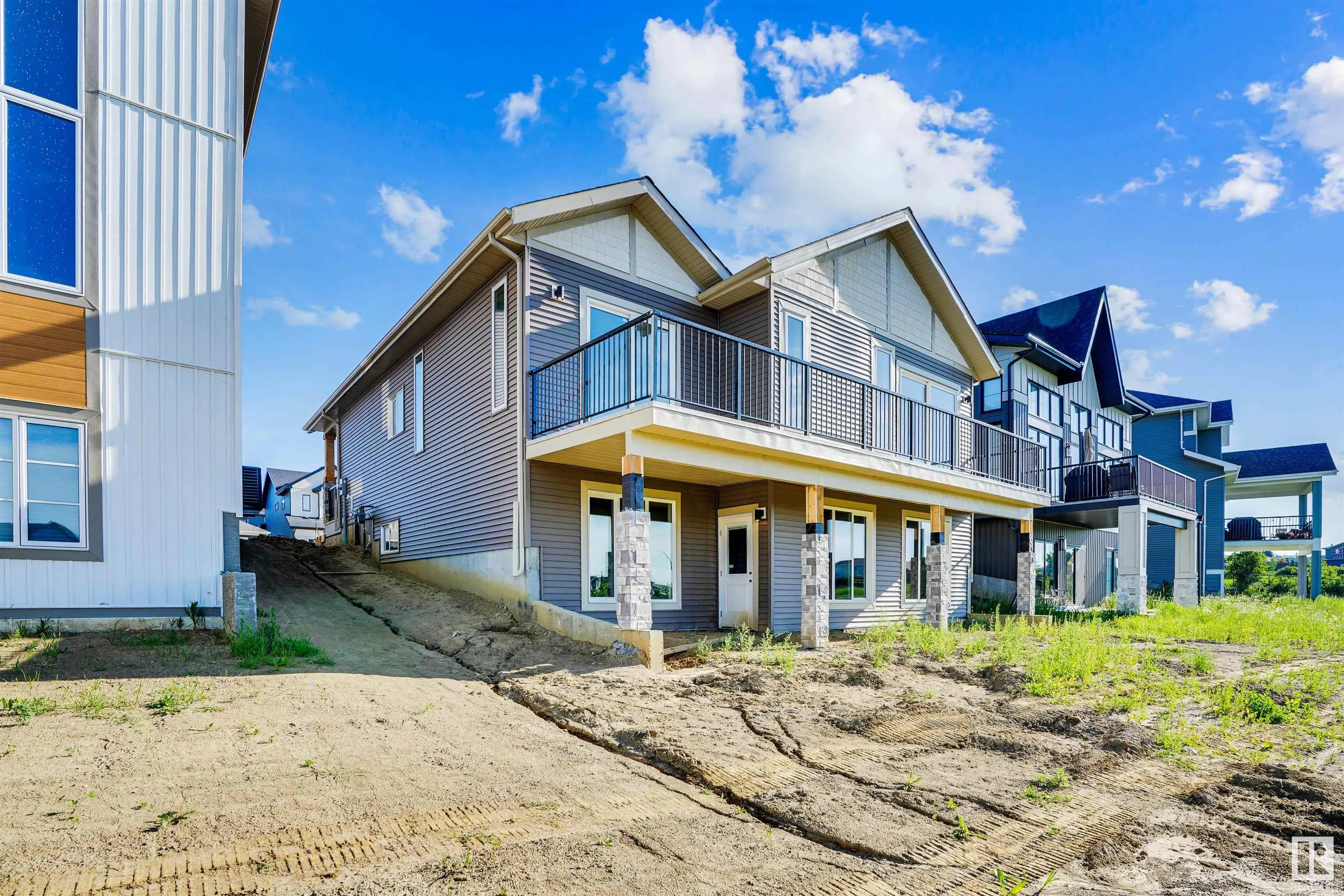 27 ROSEWOOD Way