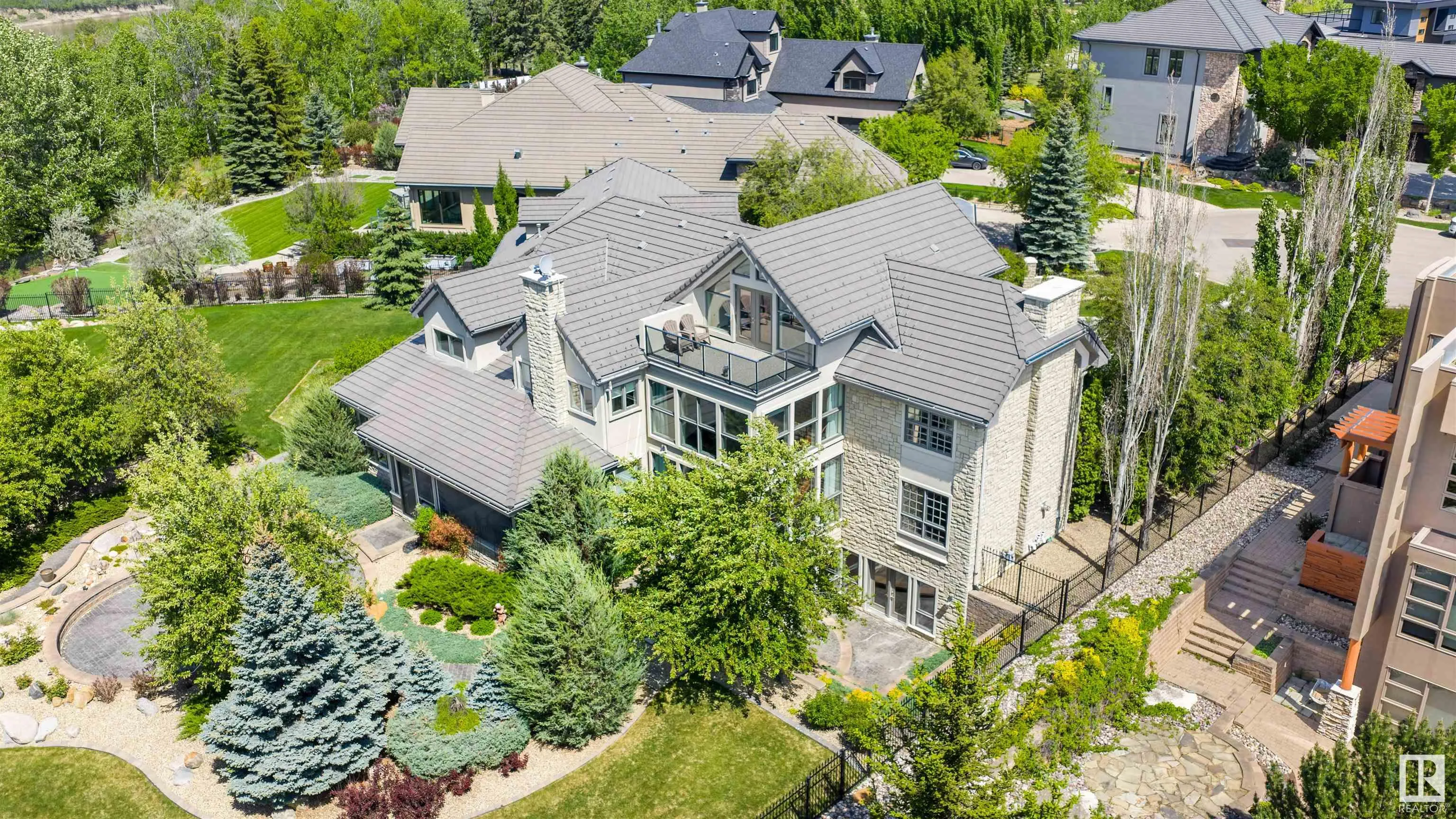74 WINDERMERE Drive
