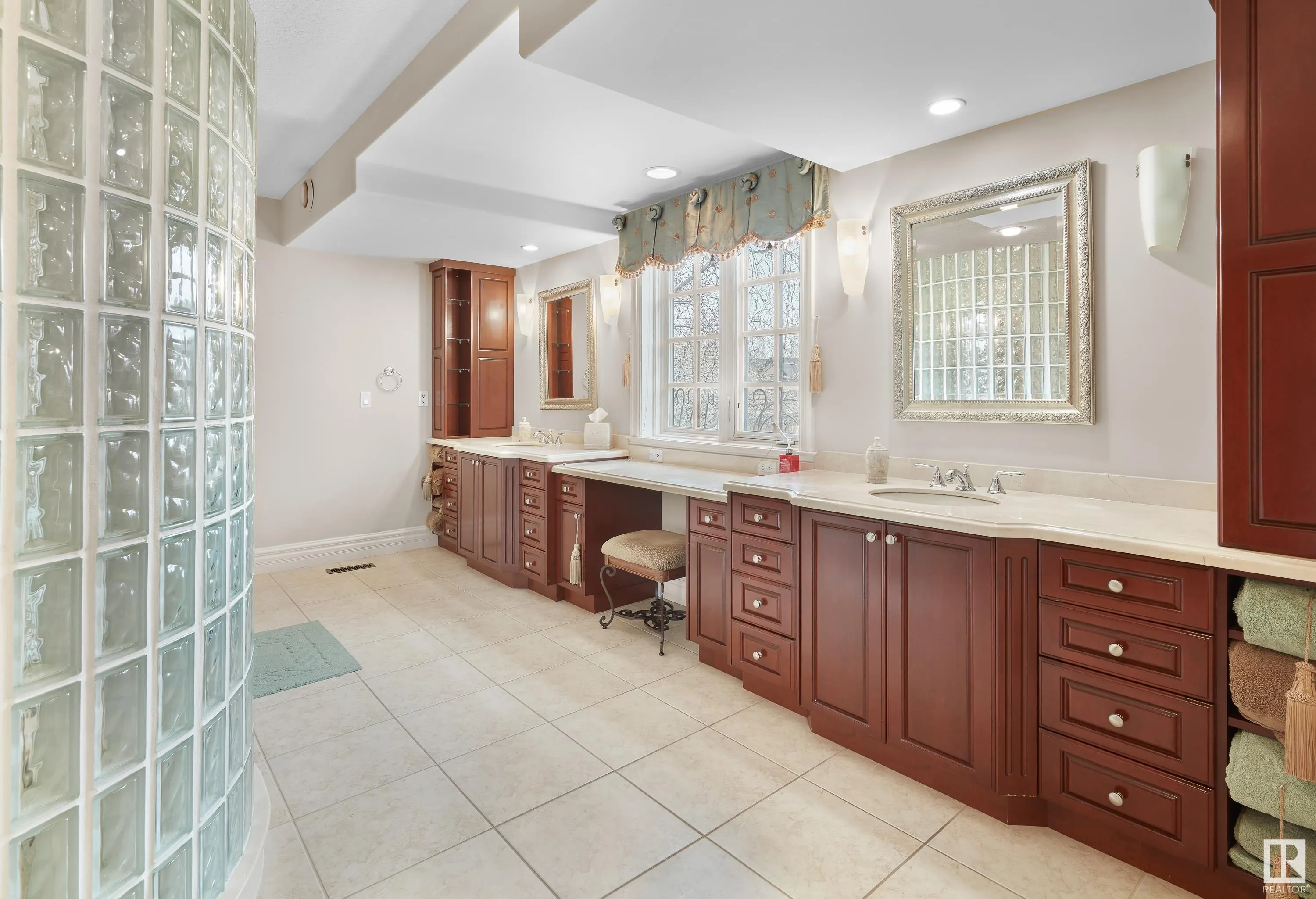 74 WINDERMERE Drive