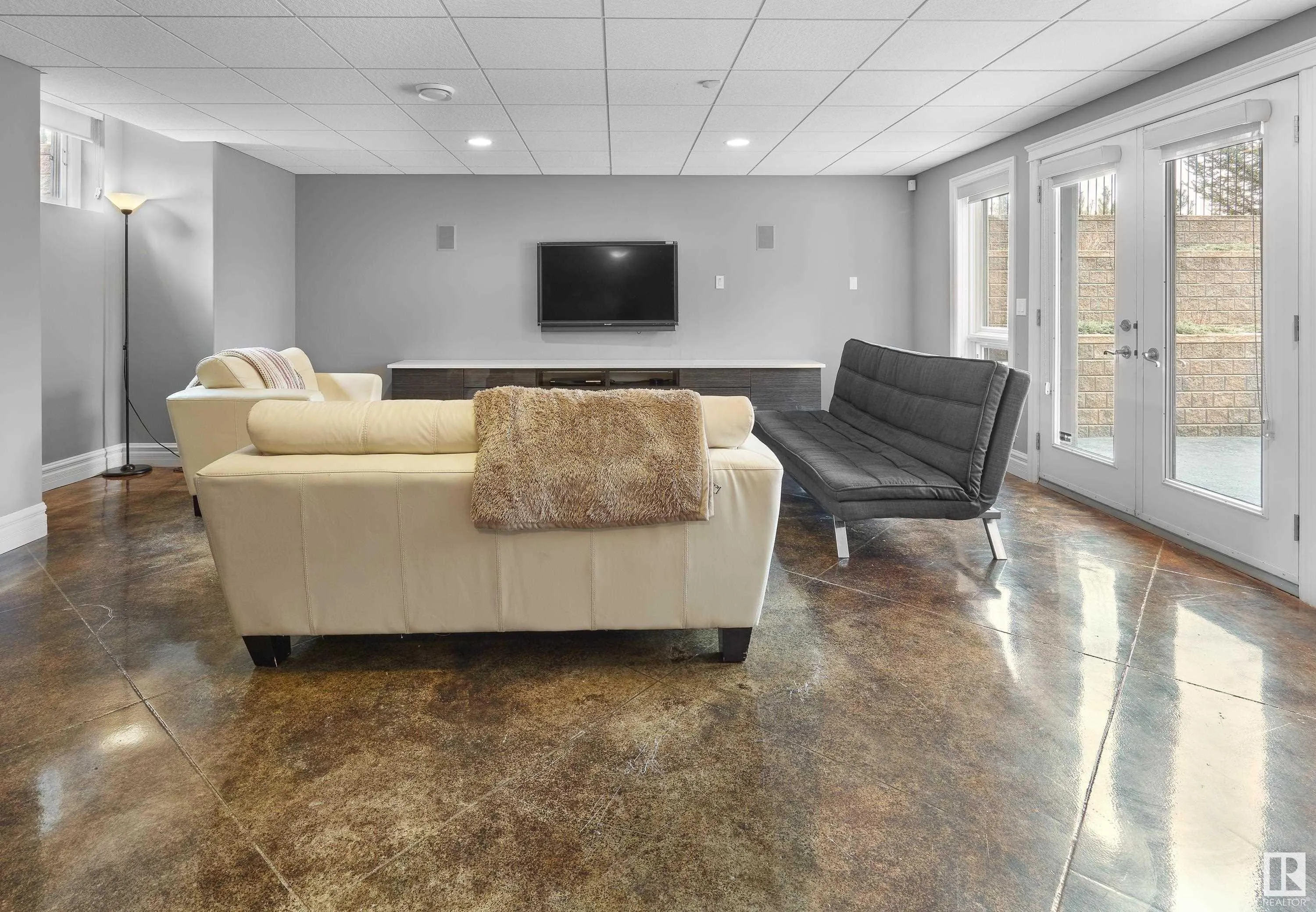 74 WINDERMERE Drive