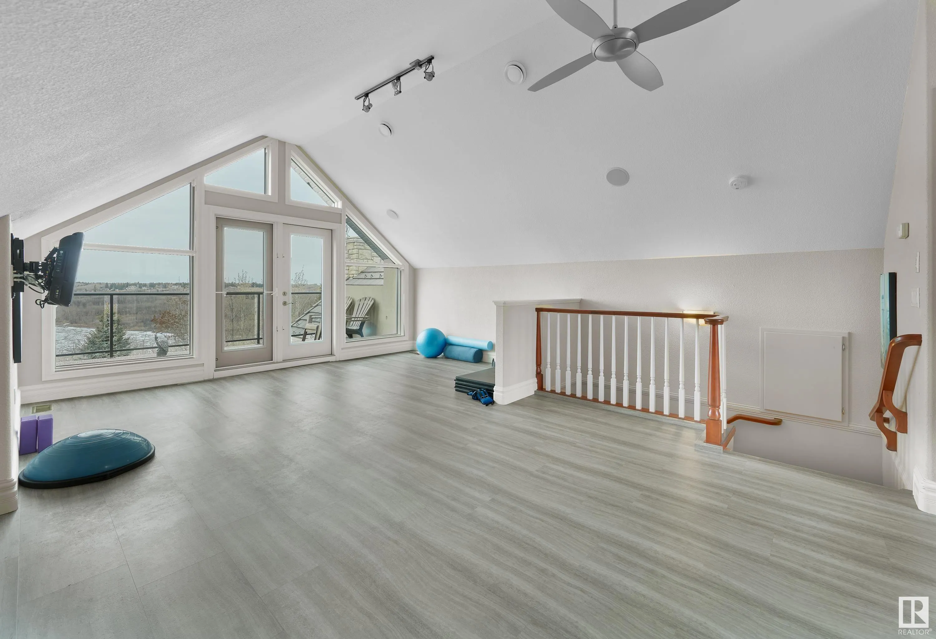 74 WINDERMERE Drive