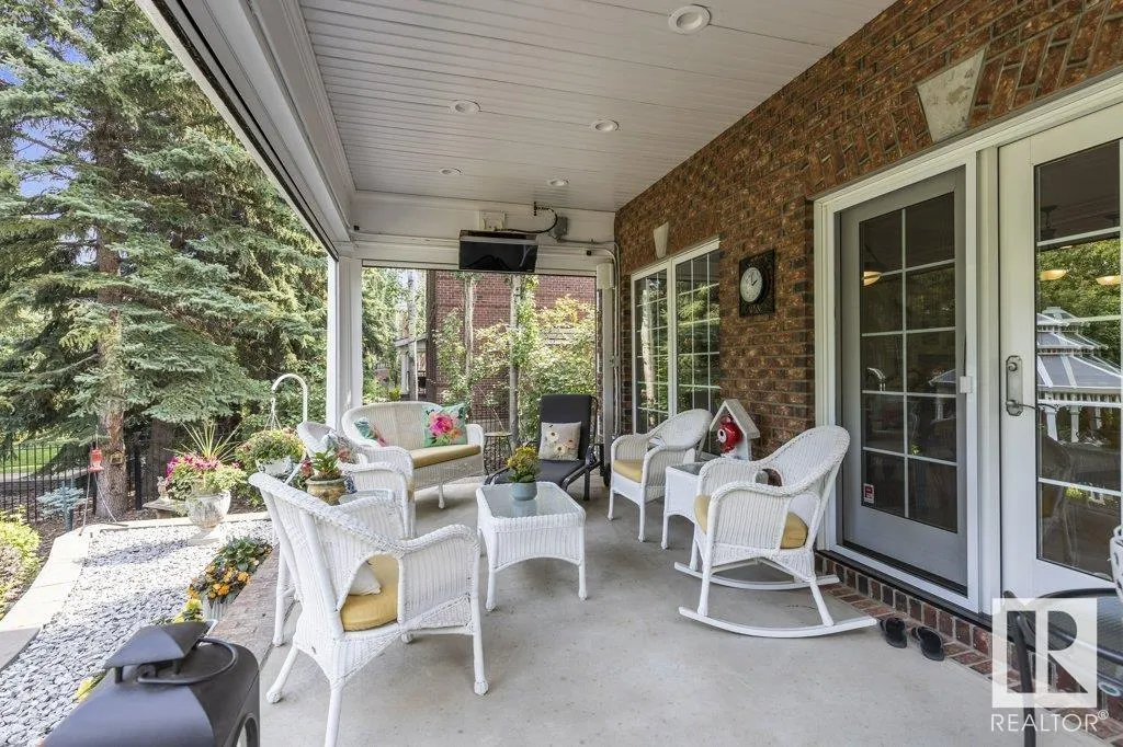 10 KANDLEWICK Close