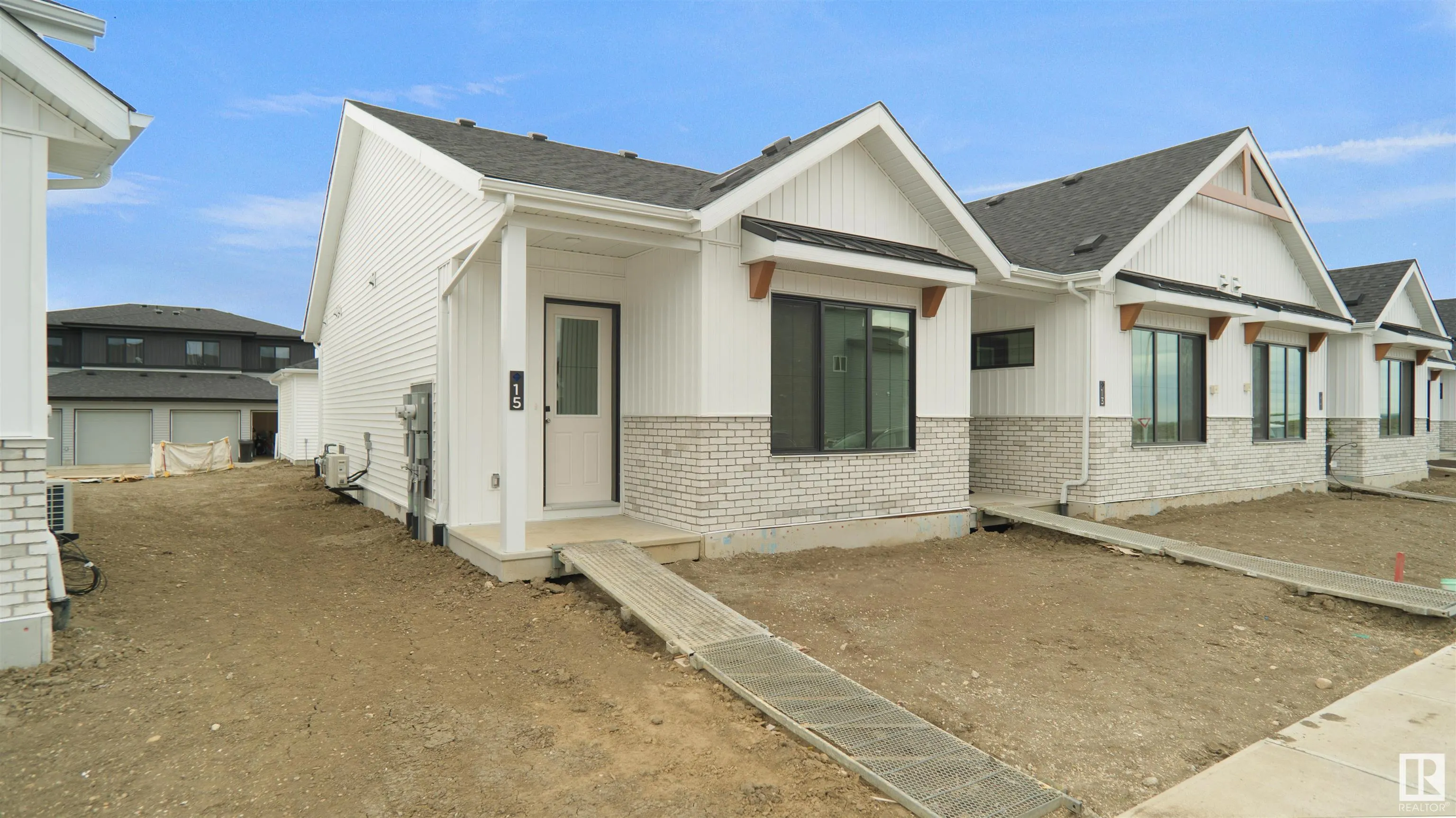 15 DEER MEADOW Crescent