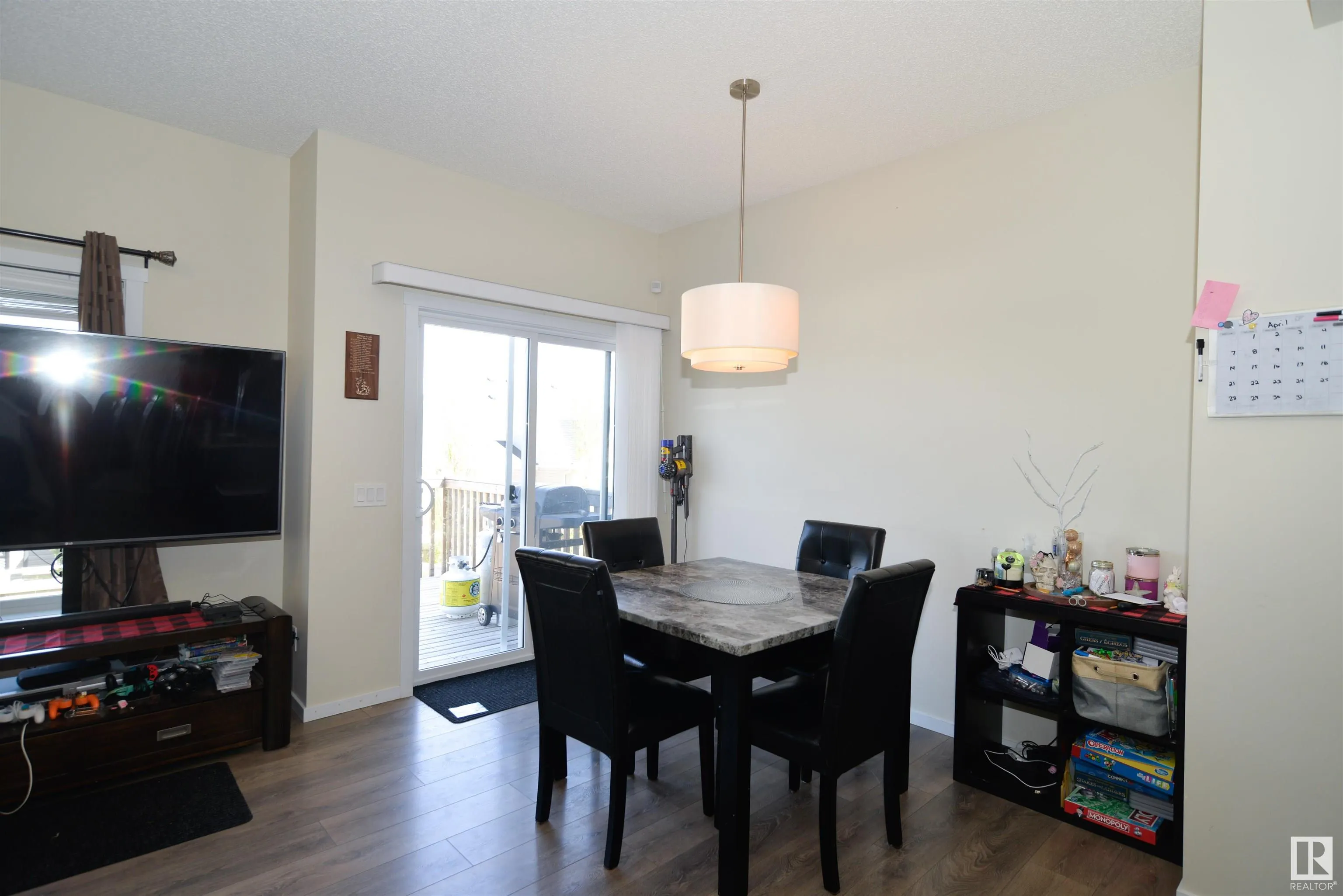 47 AVEBURY Court