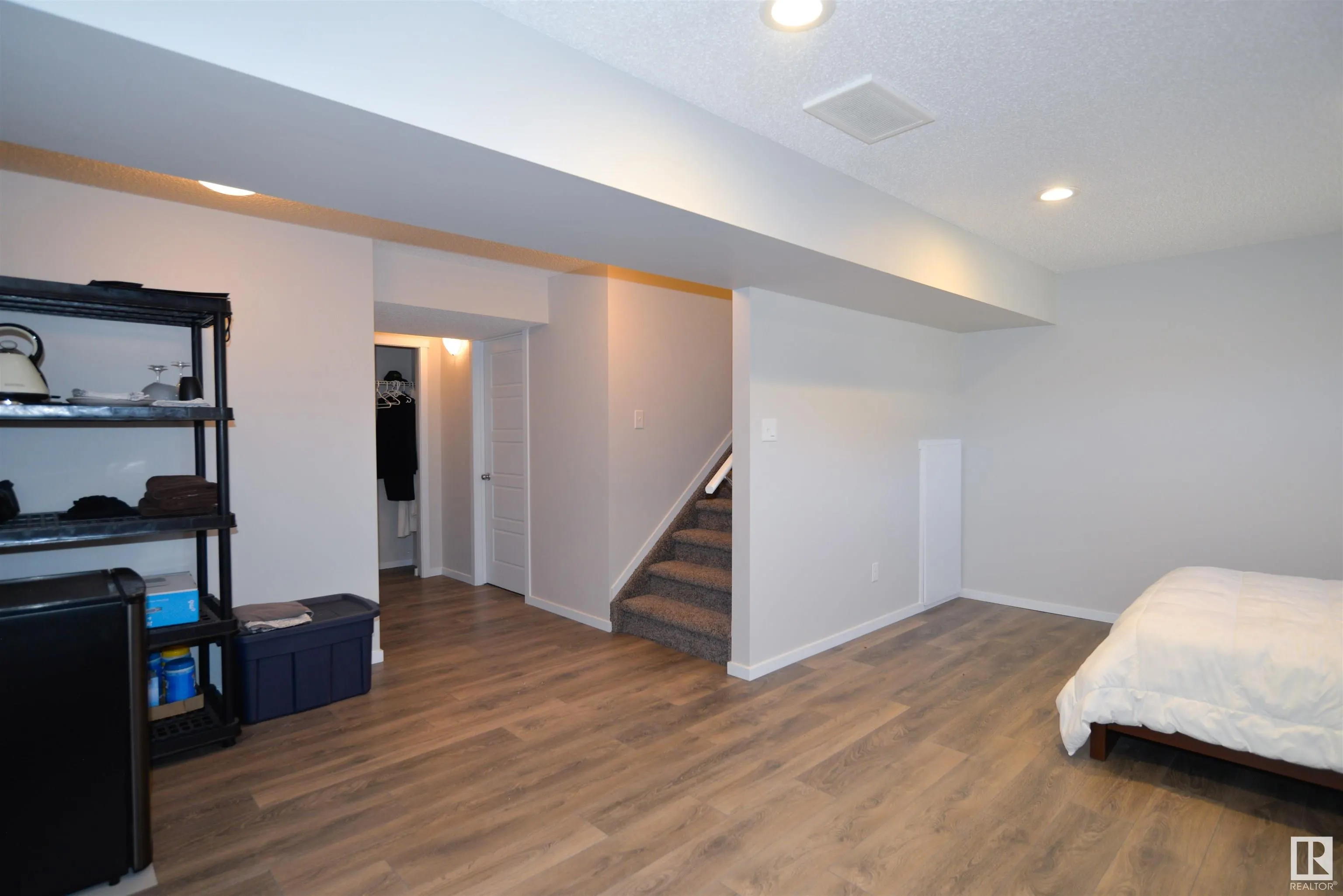 47 AVEBURY Court