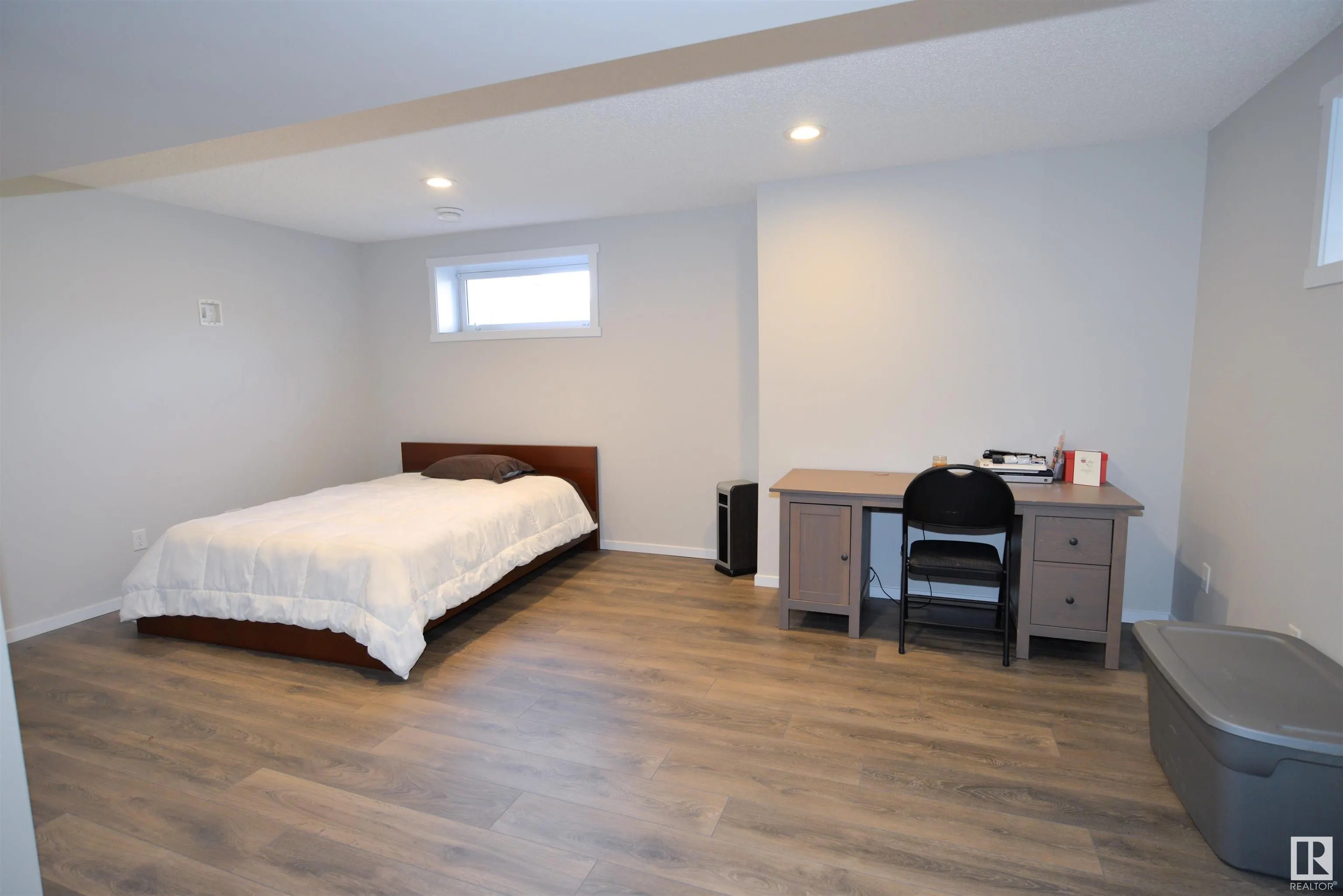 47 AVEBURY Court