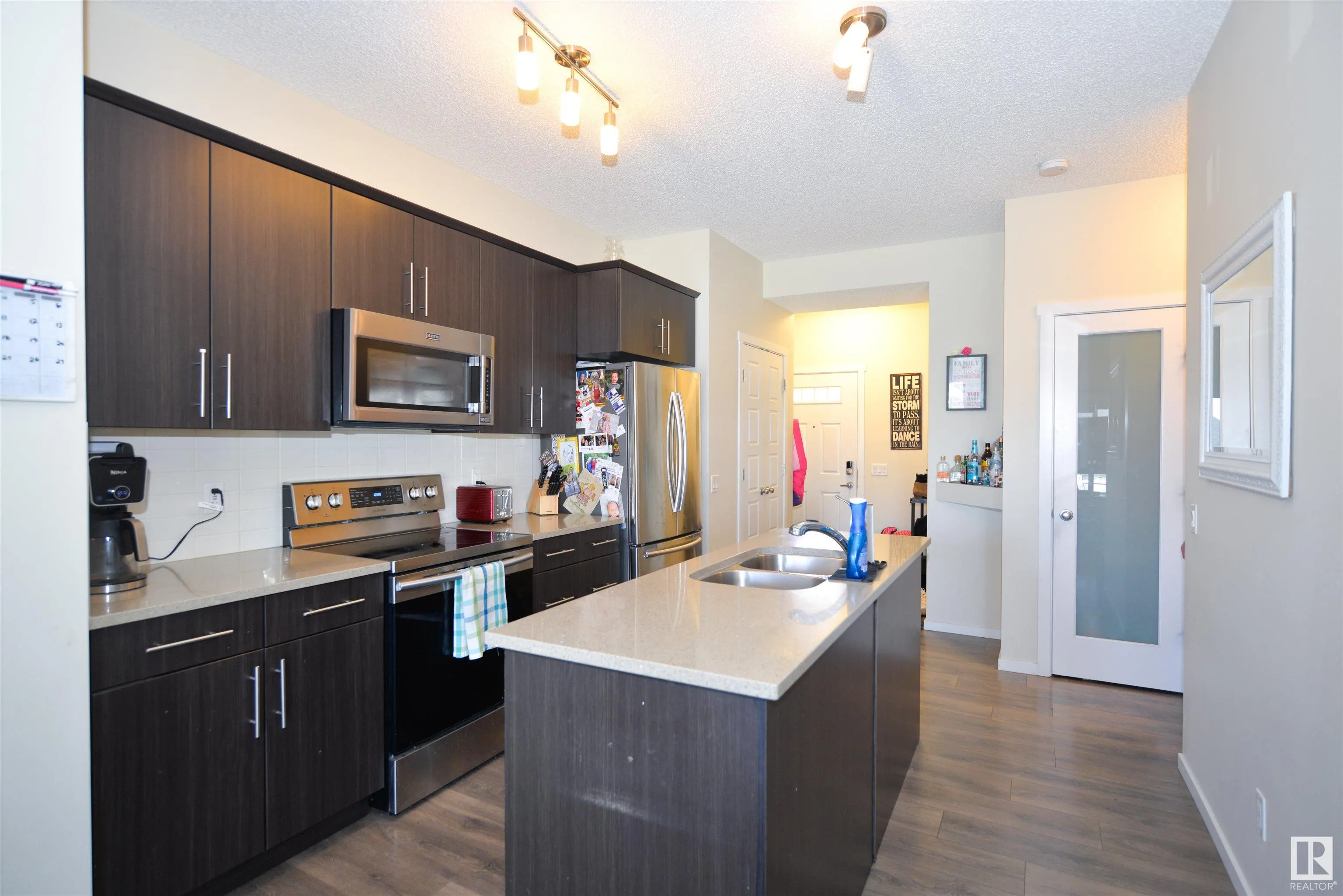 47 AVEBURY Court