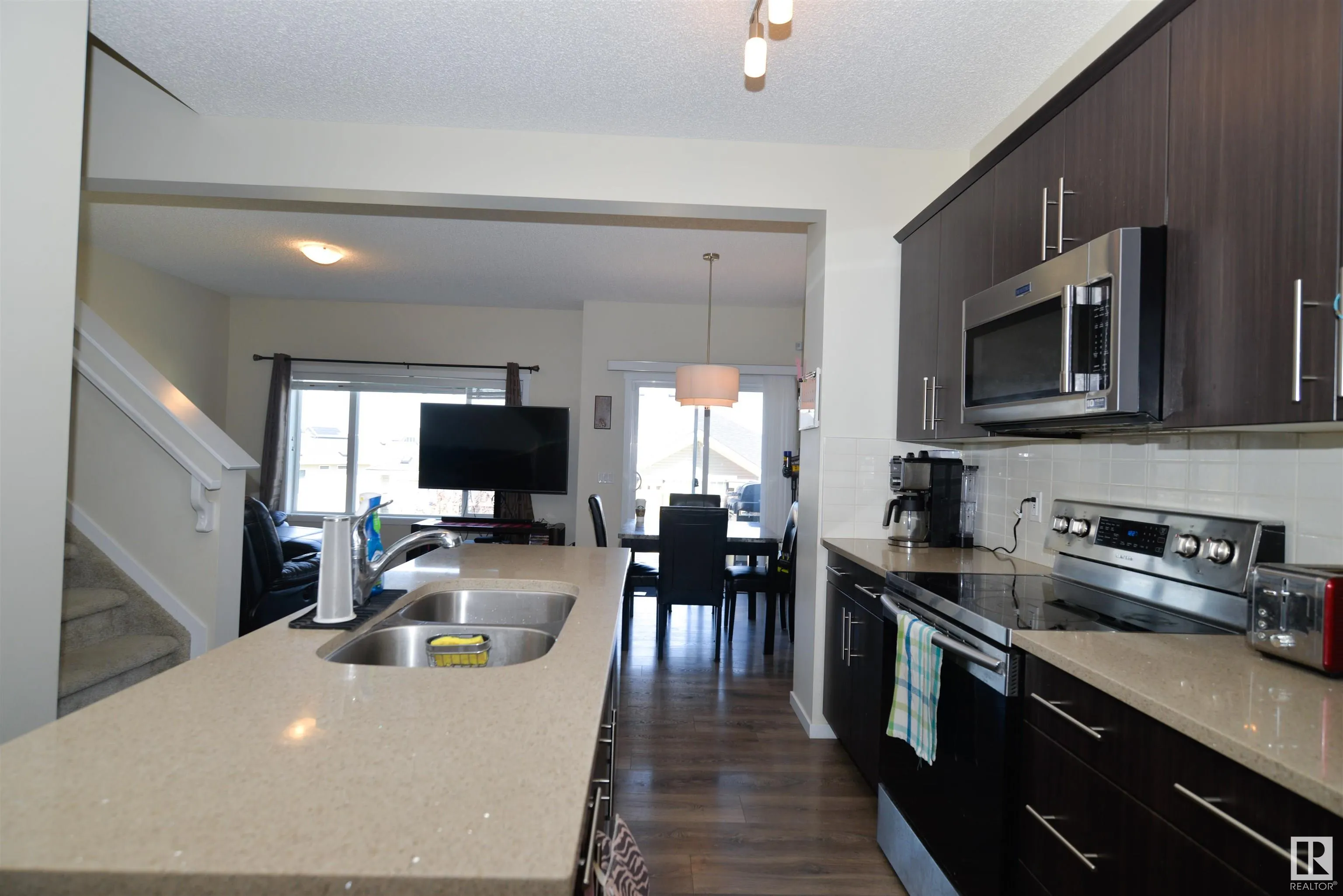 47 AVEBURY Court