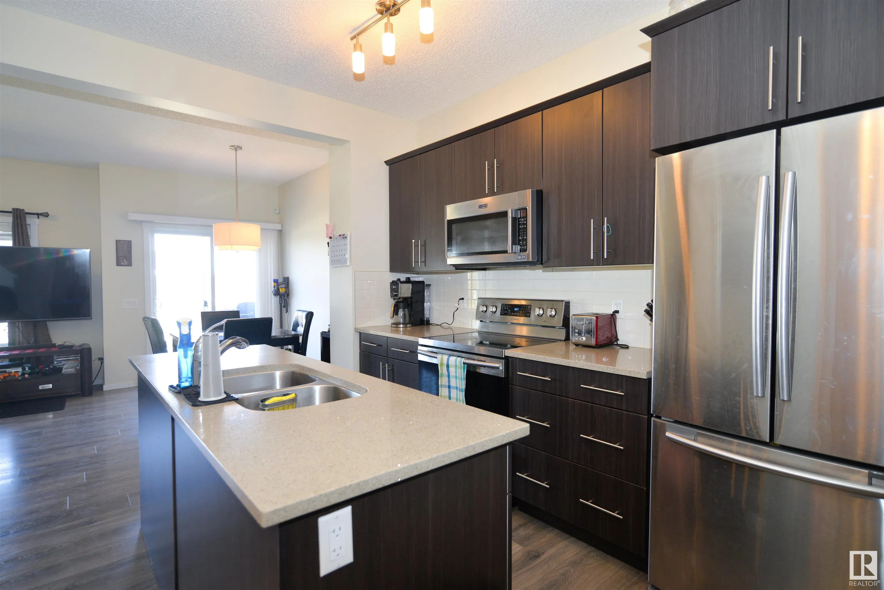 47 AVEBURY Court