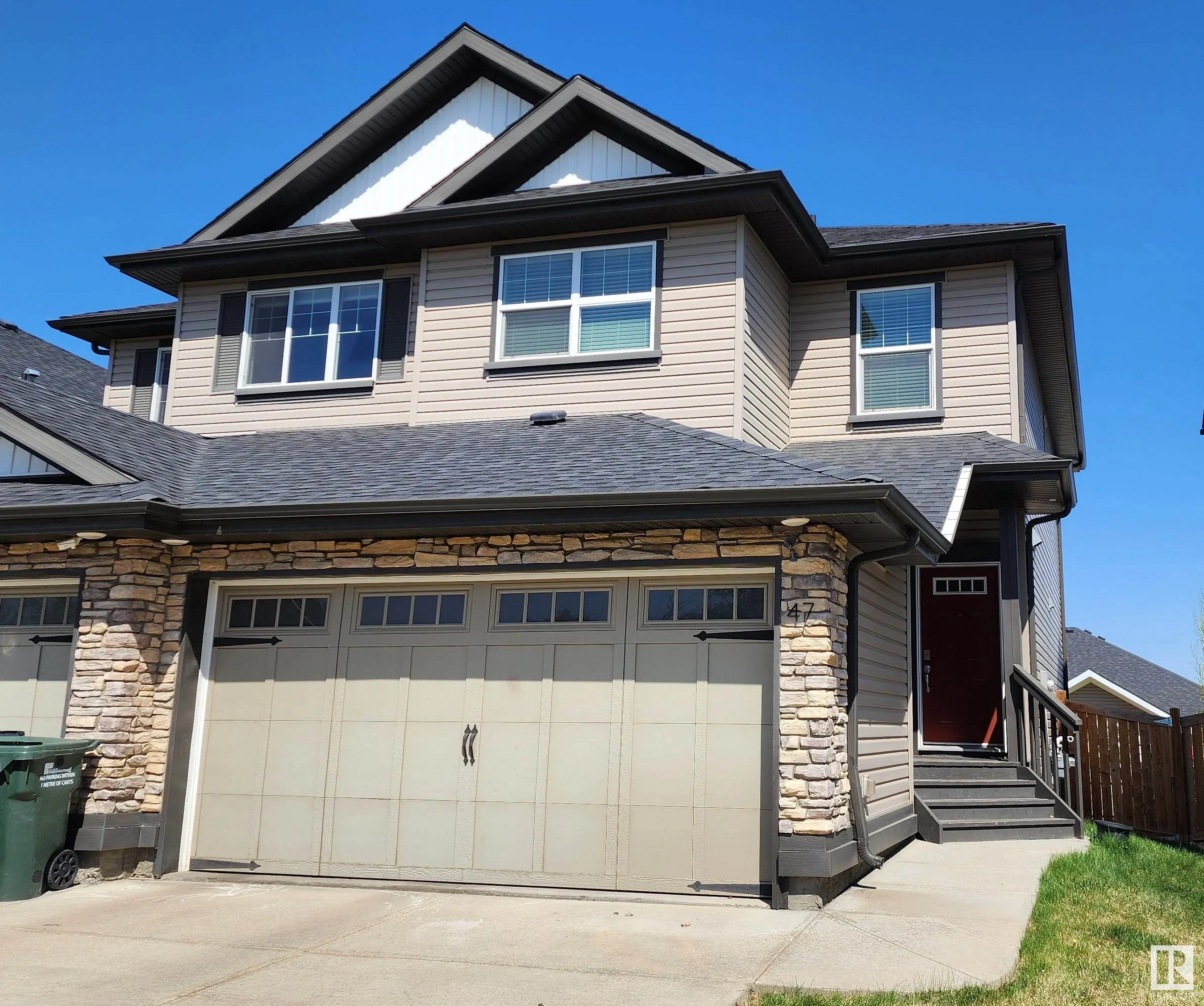 47 AVEBURY Court
