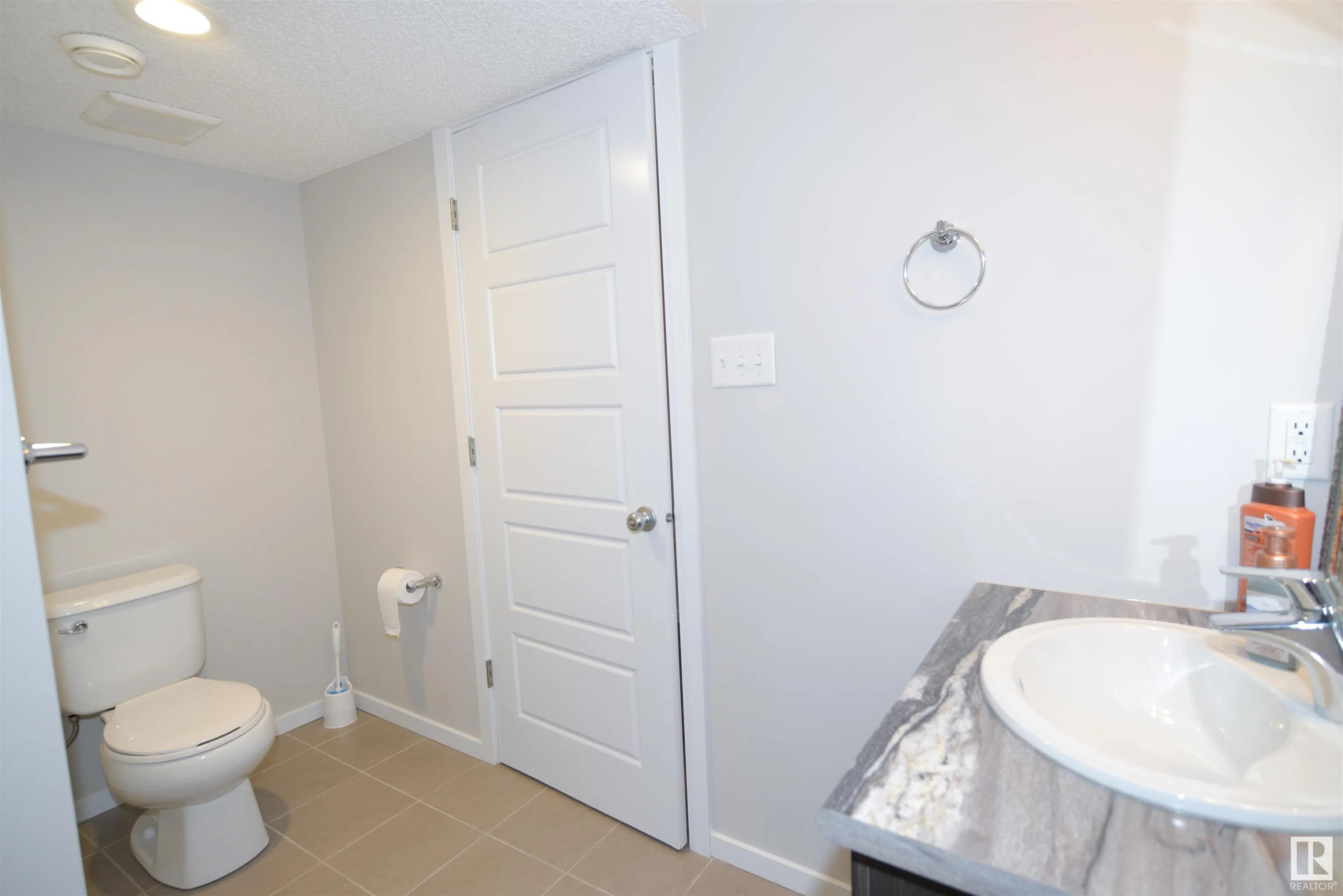 47 AVEBURY Court
