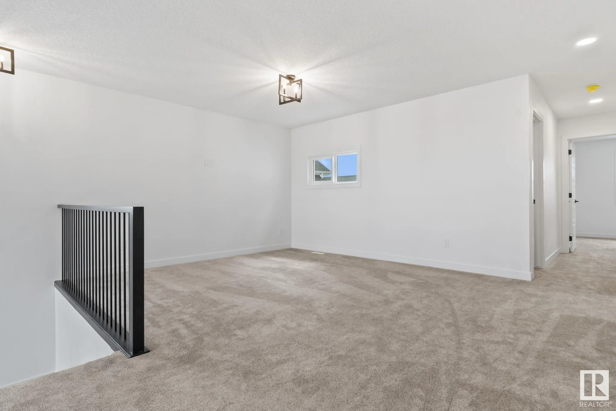 33 SUN MEADOWS Close