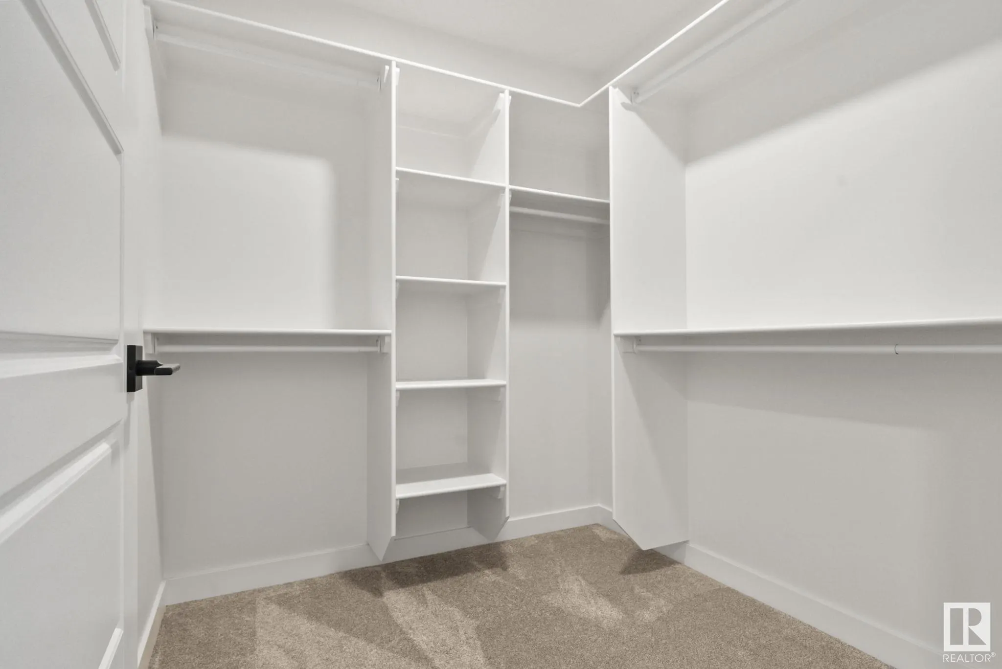 33 SUN MEADOWS Close