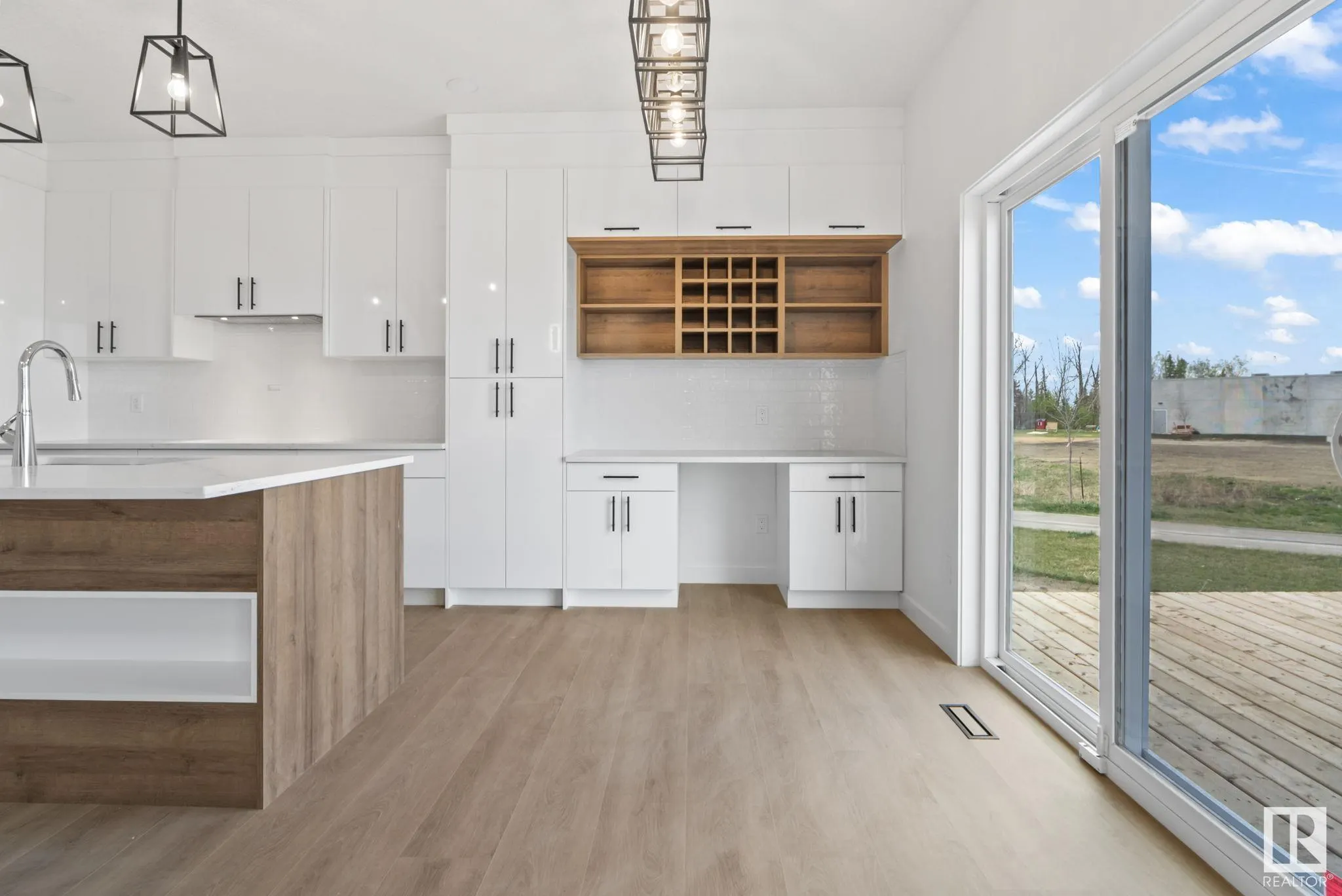 33 SUN MEADOWS Close