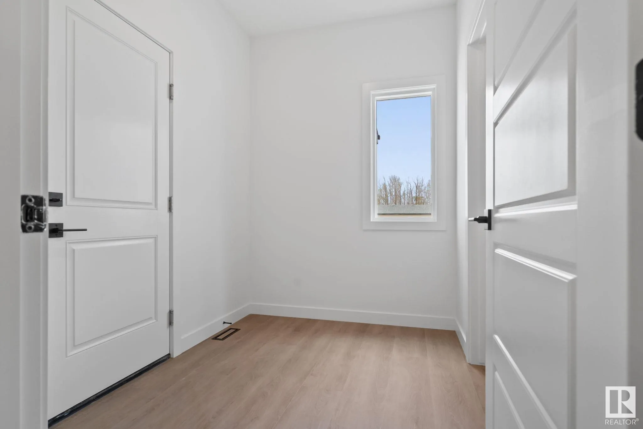 33 SUN MEADOWS Close