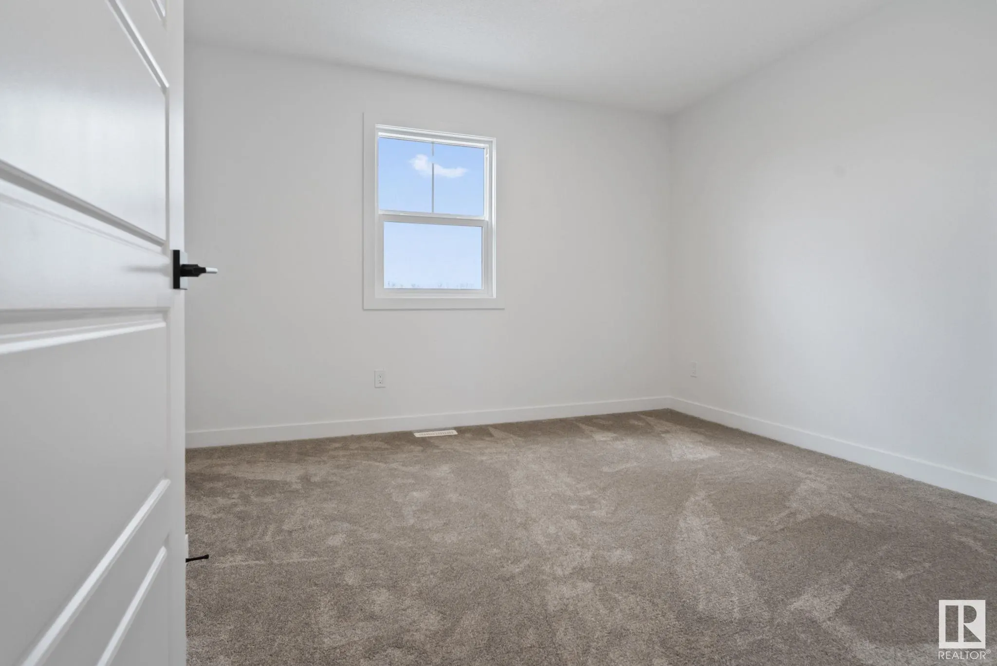 33 SUN MEADOWS Close