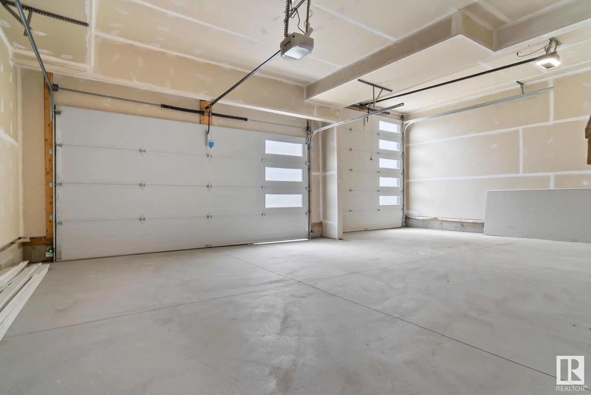 33 SUN MEADOWS Close
