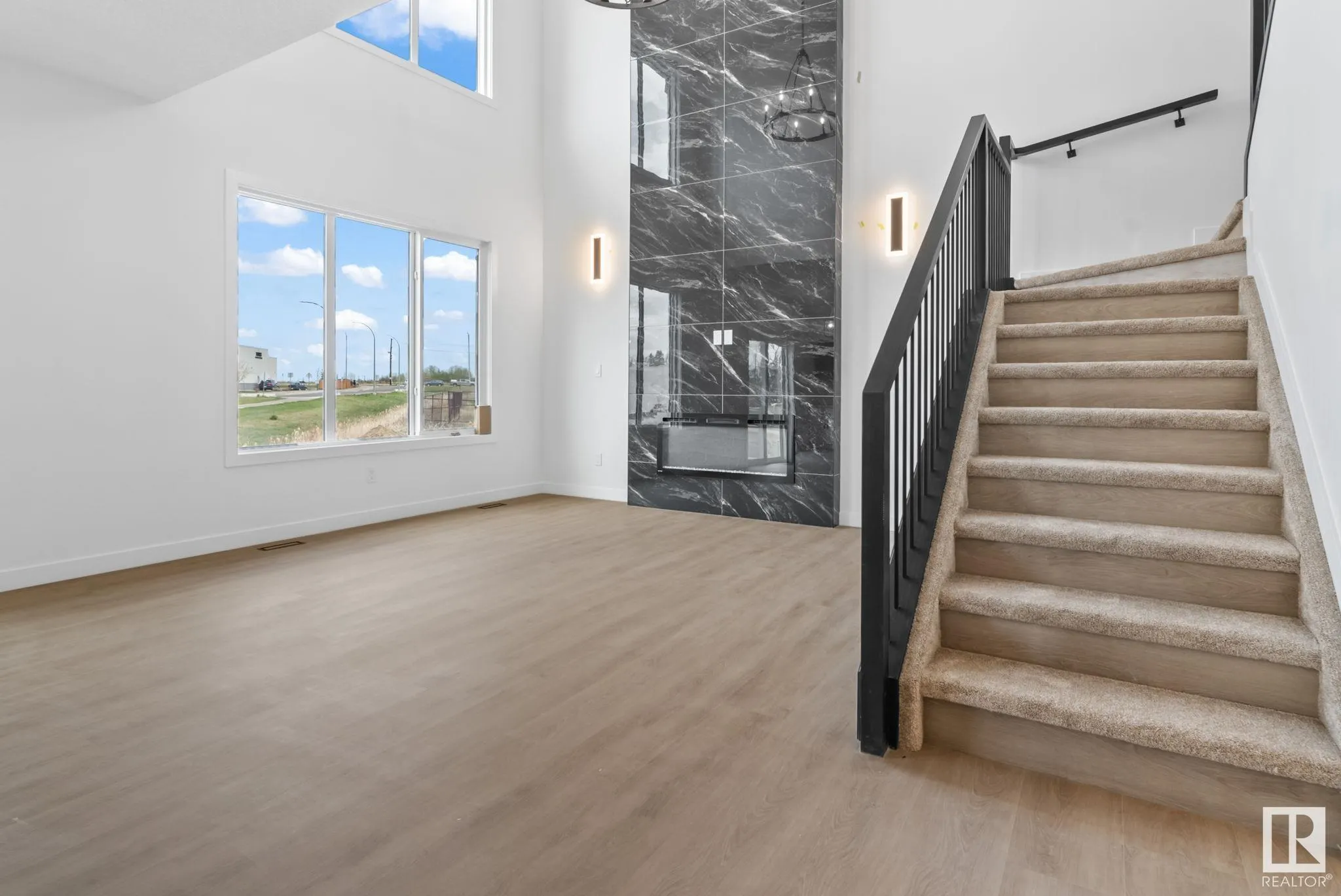 33 SUN MEADOWS Close