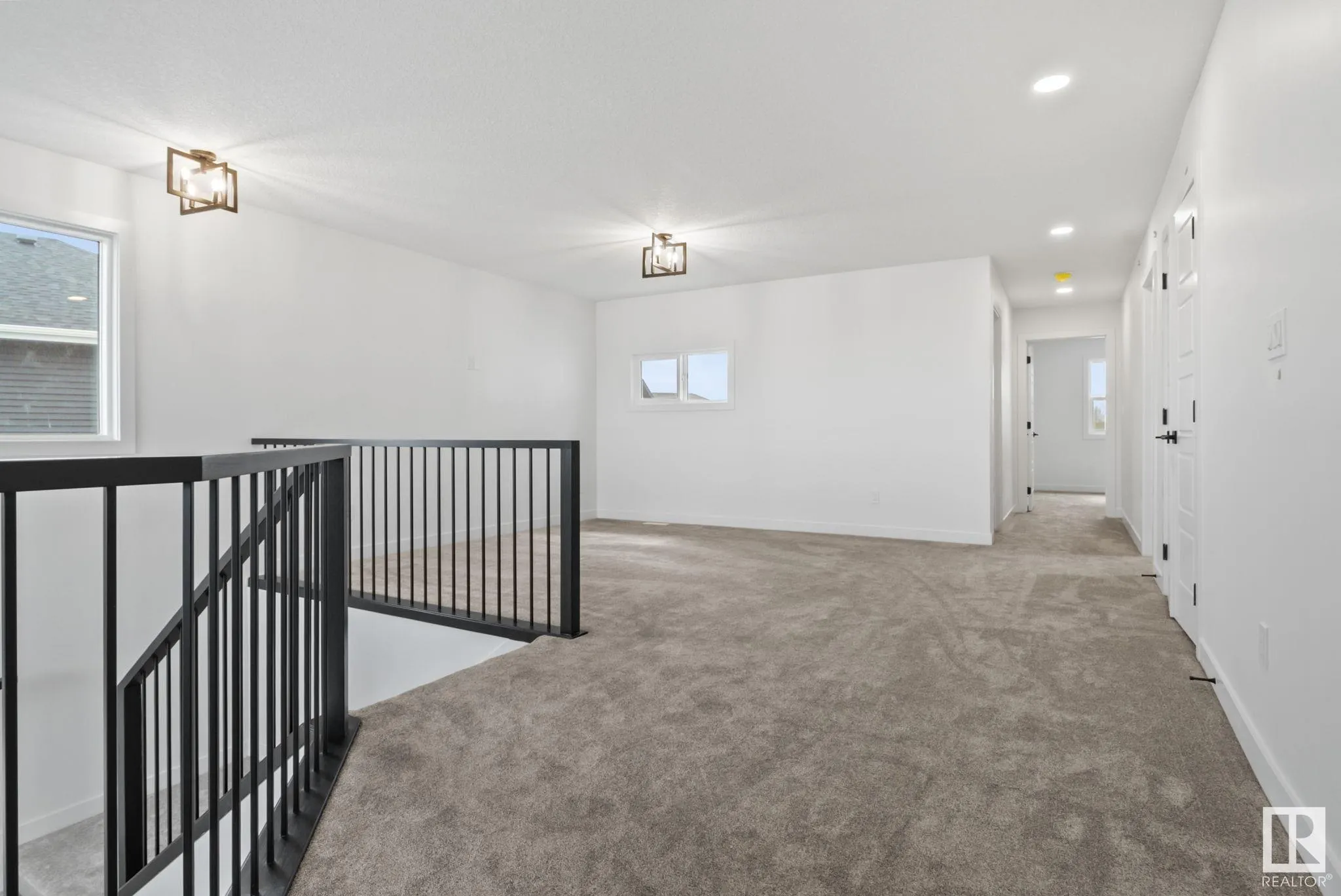 33 SUN MEADOWS Close