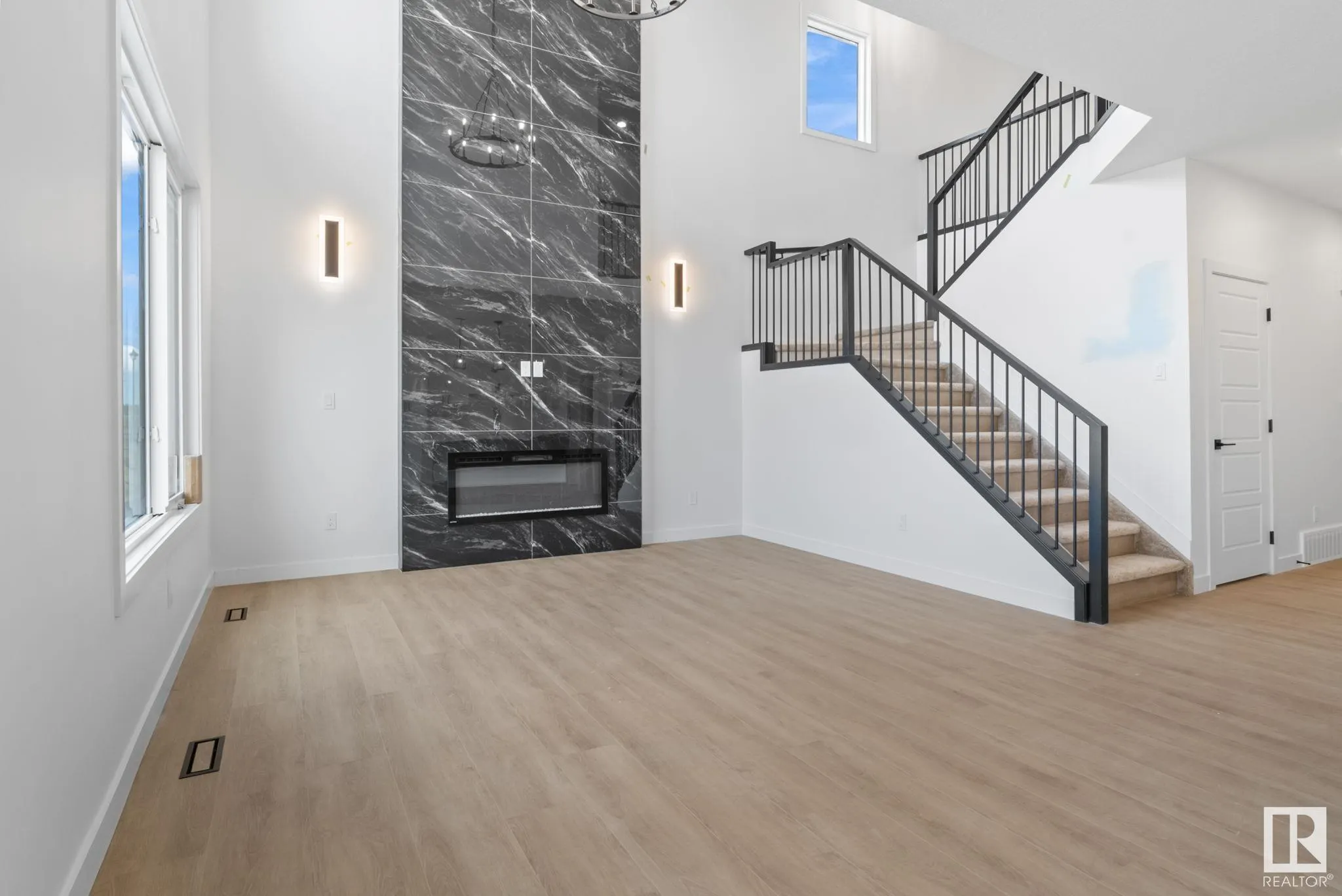 33 SUN MEADOWS Close