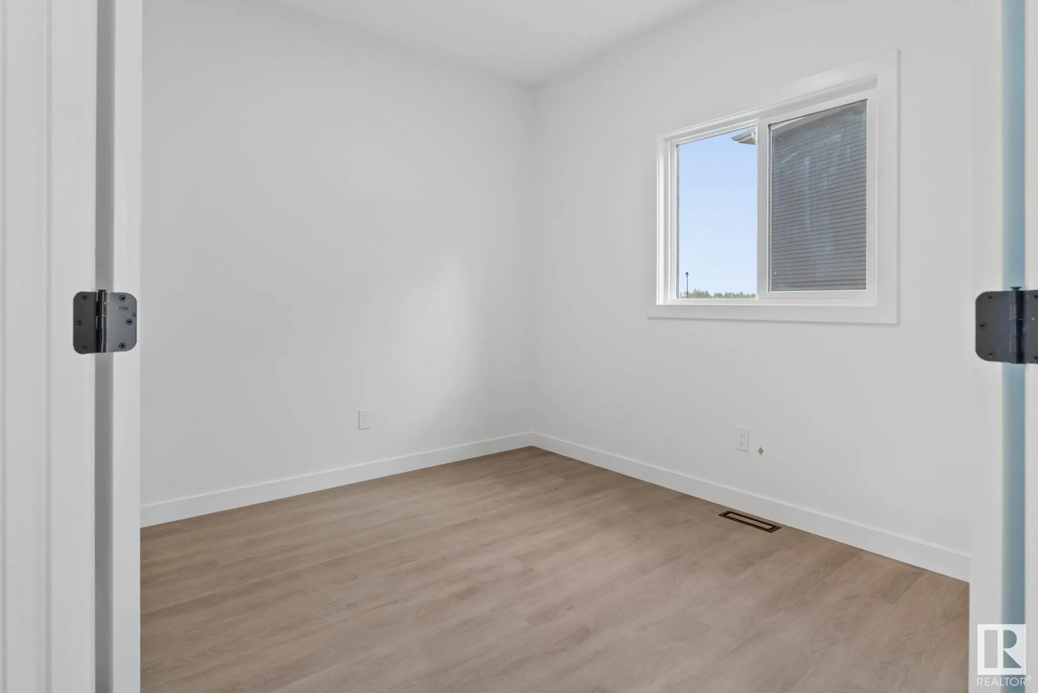 33 SUN MEADOWS Close