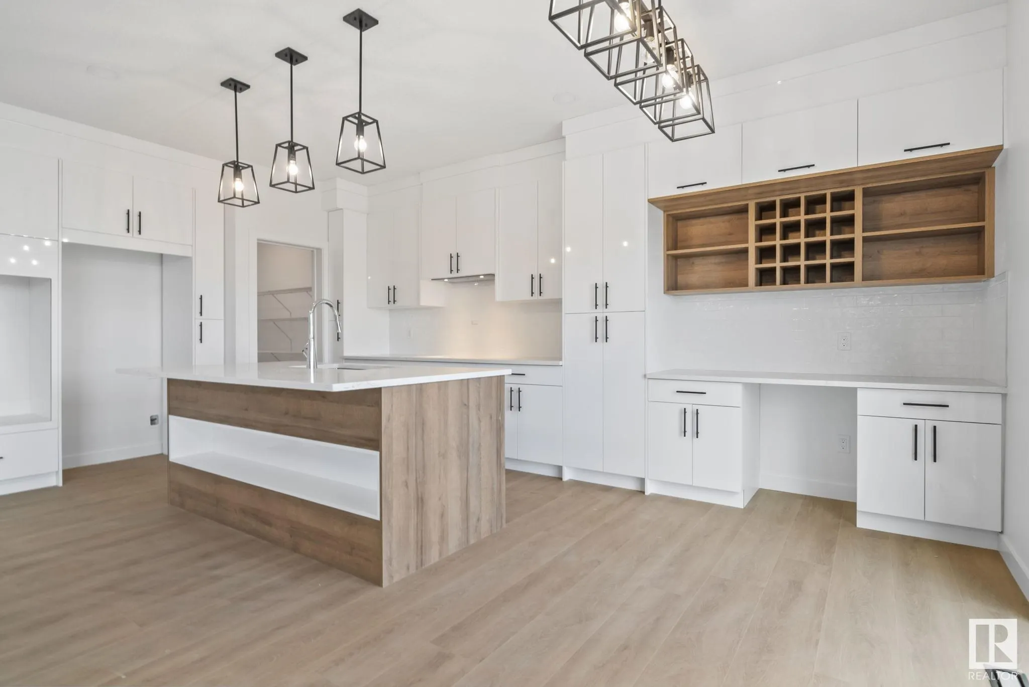 33 SUN MEADOWS Close
