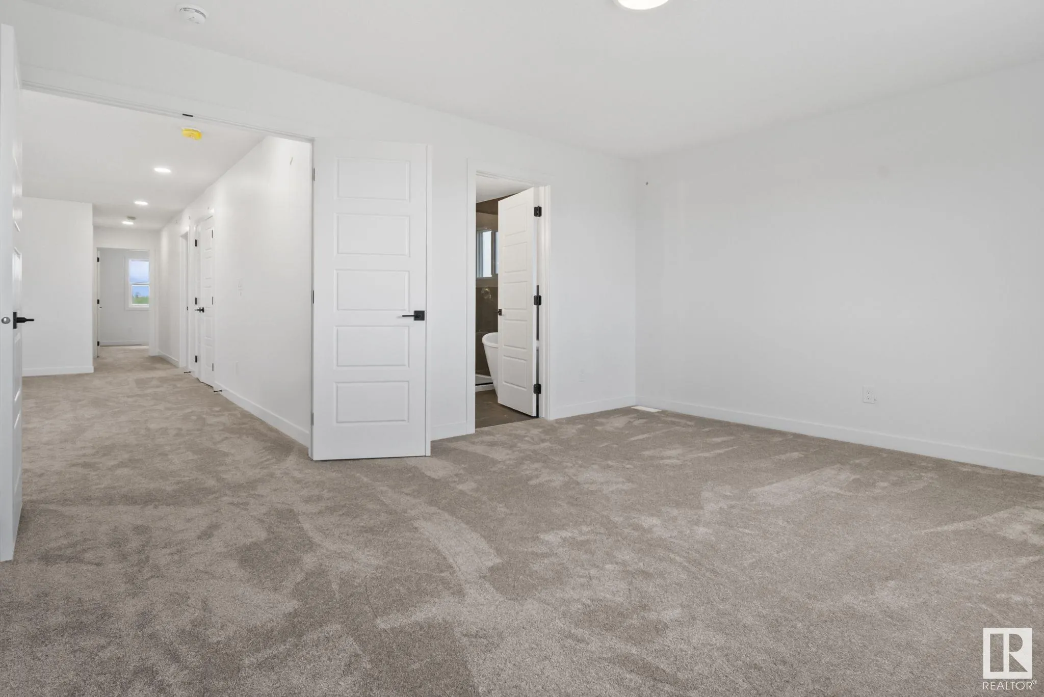 33 SUN MEADOWS Close