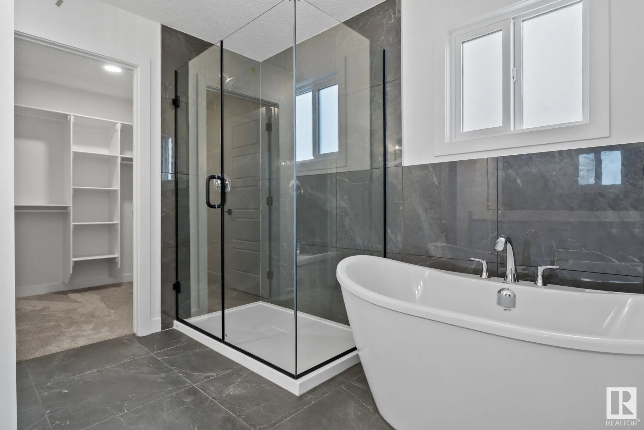 33 SUN MEADOWS Close