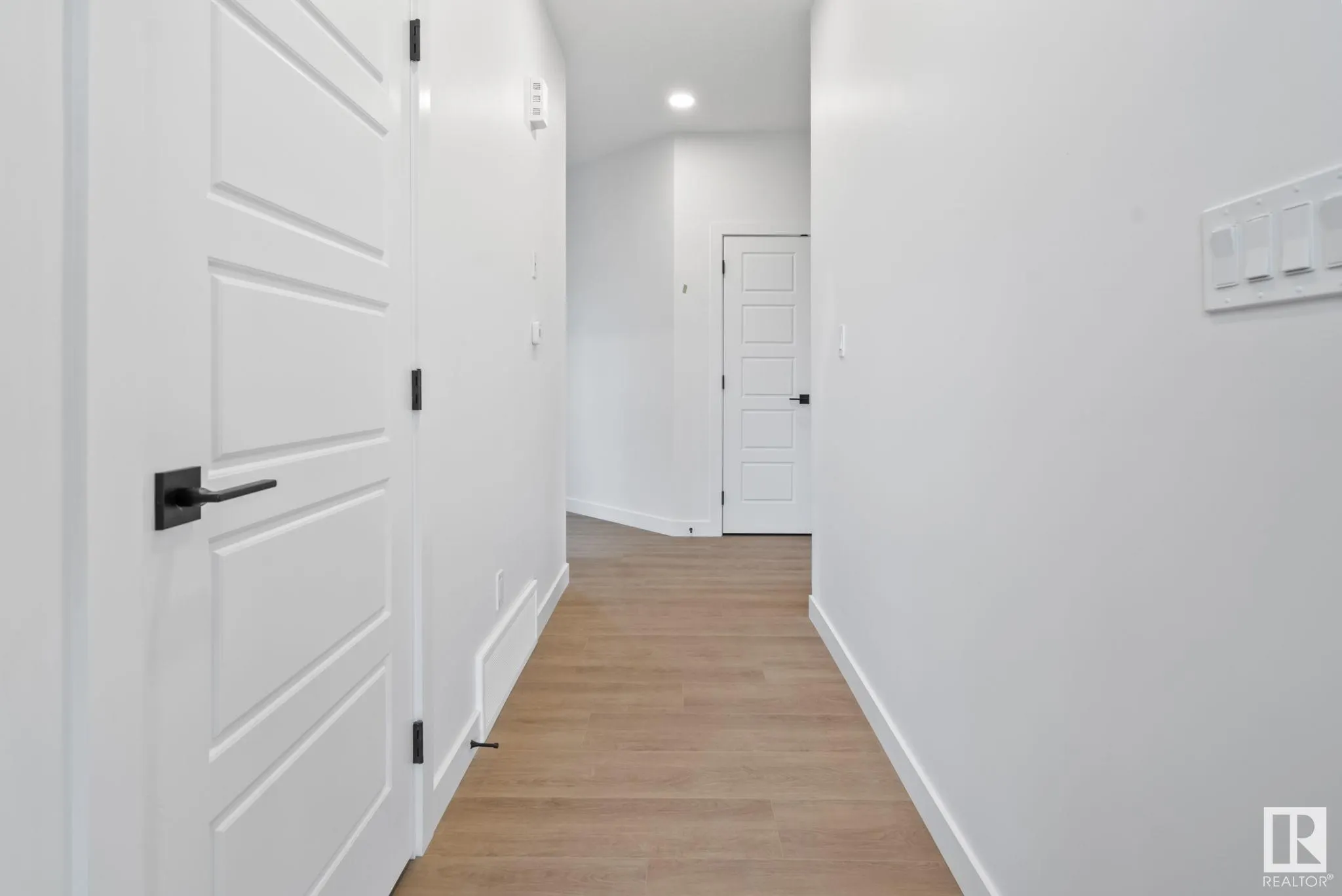33 SUN MEADOWS Close