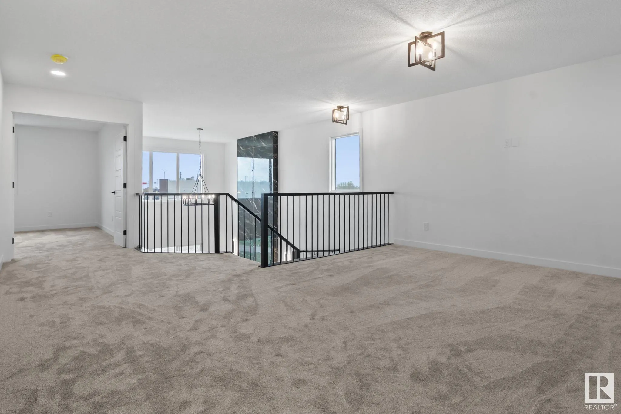 33 SUN MEADOWS Close