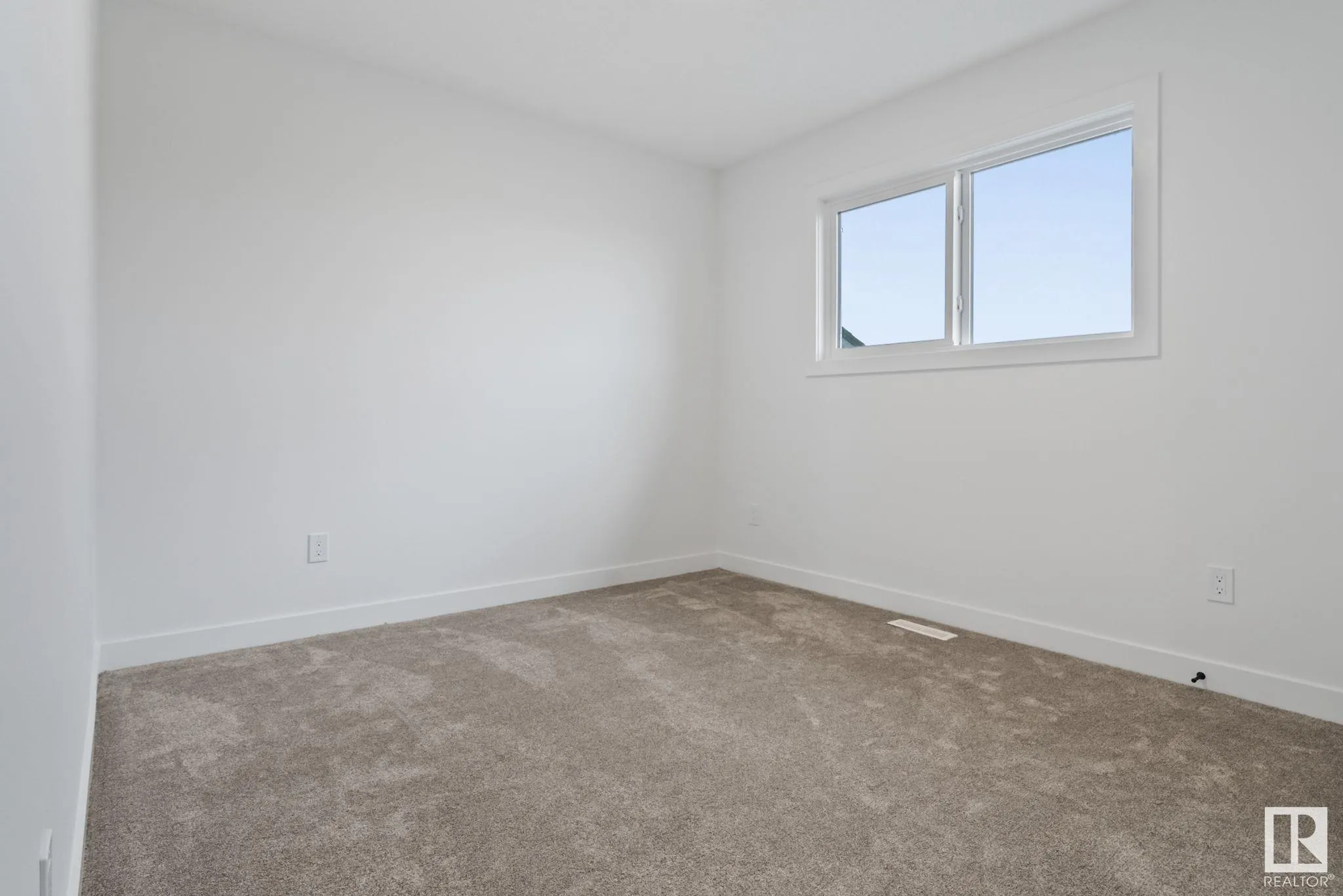 33 SUN MEADOWS Close