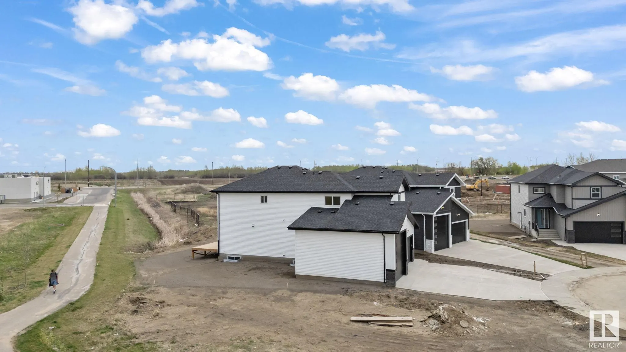 33 SUN MEADOWS Close
