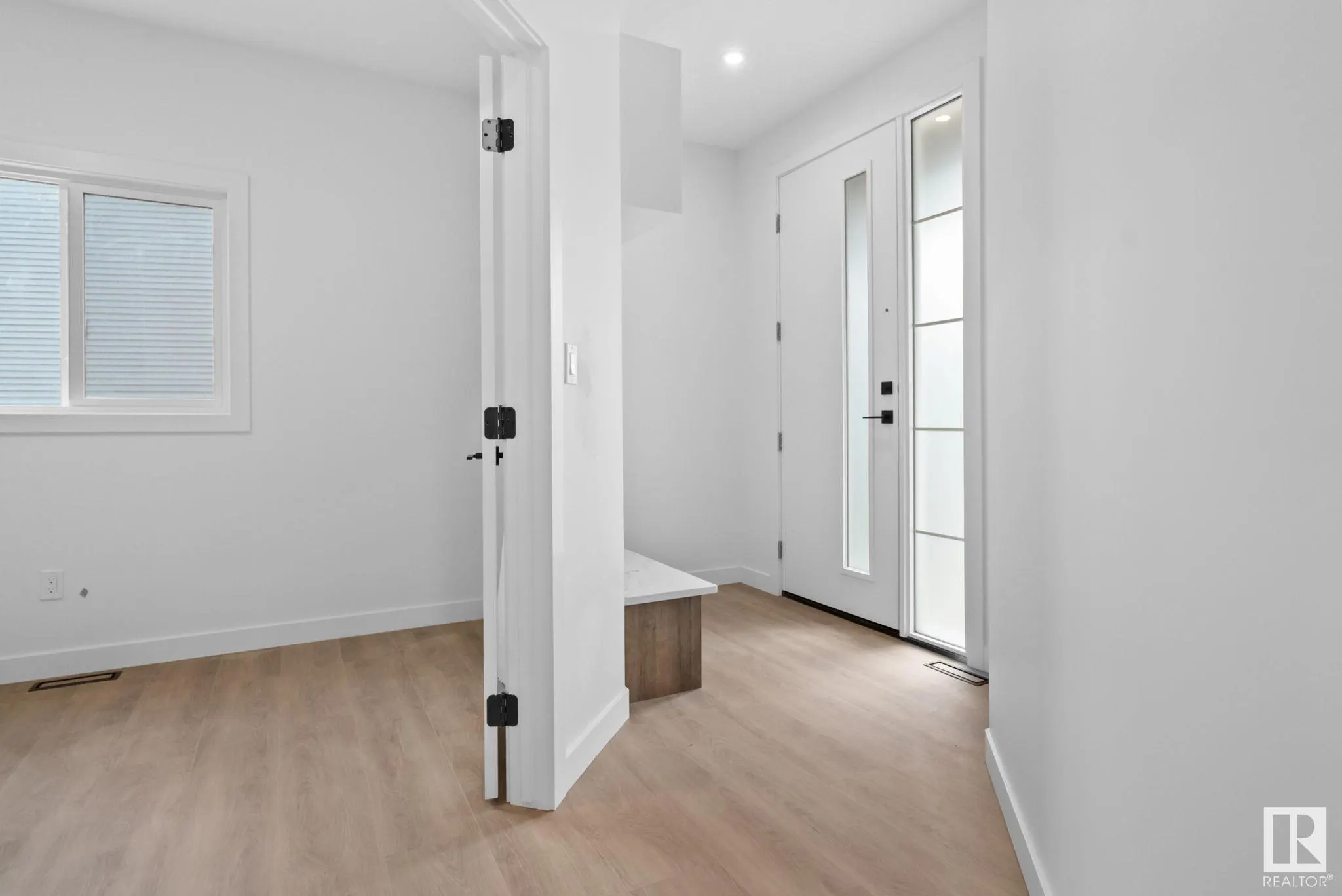33 SUN MEADOWS Close