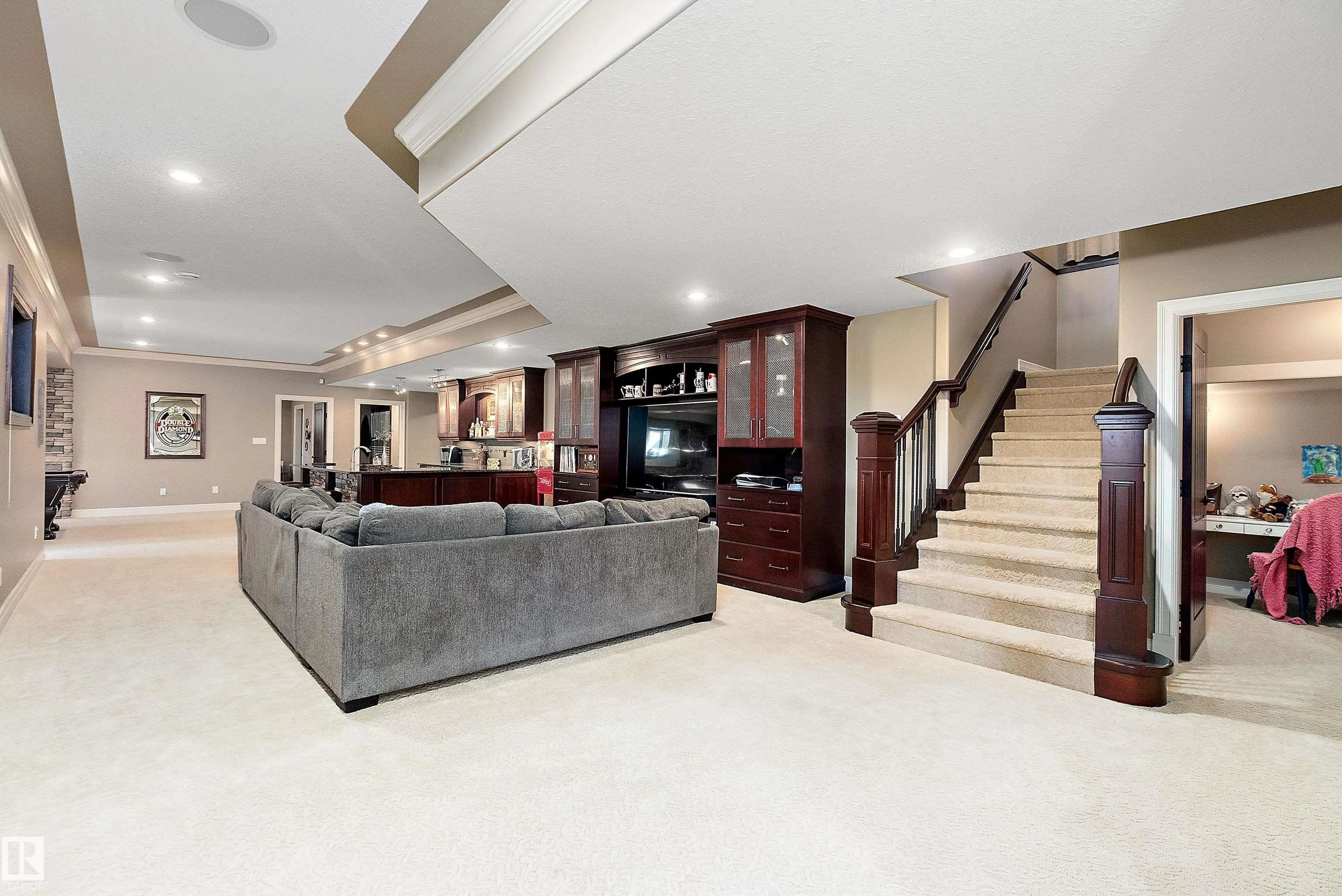 49 GREENFIELD Close