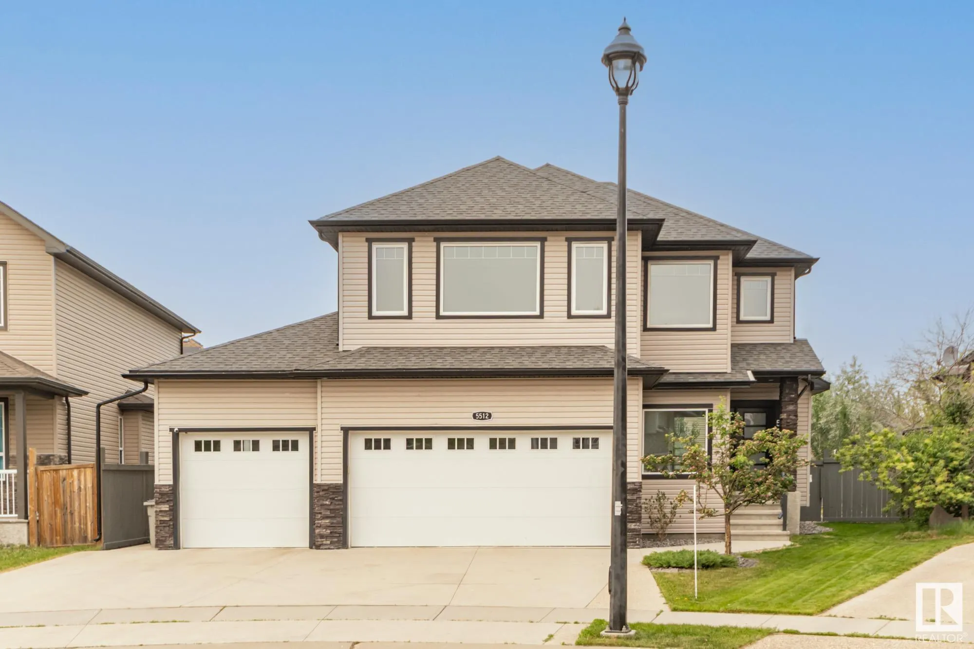 5512 ETOILE Court