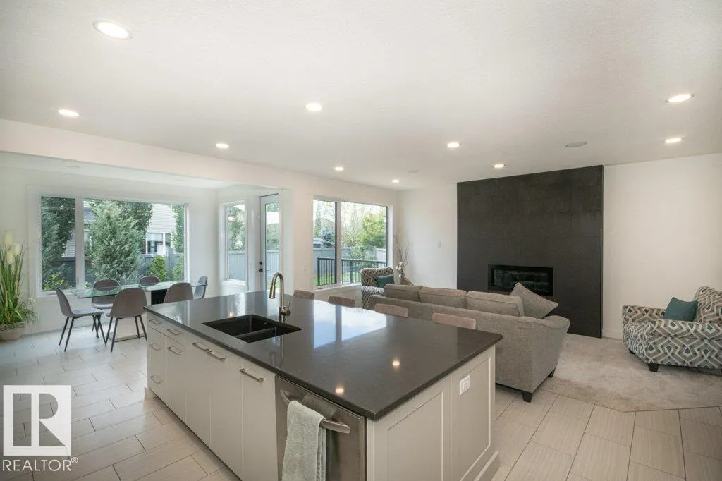 5512 ETOILE Court