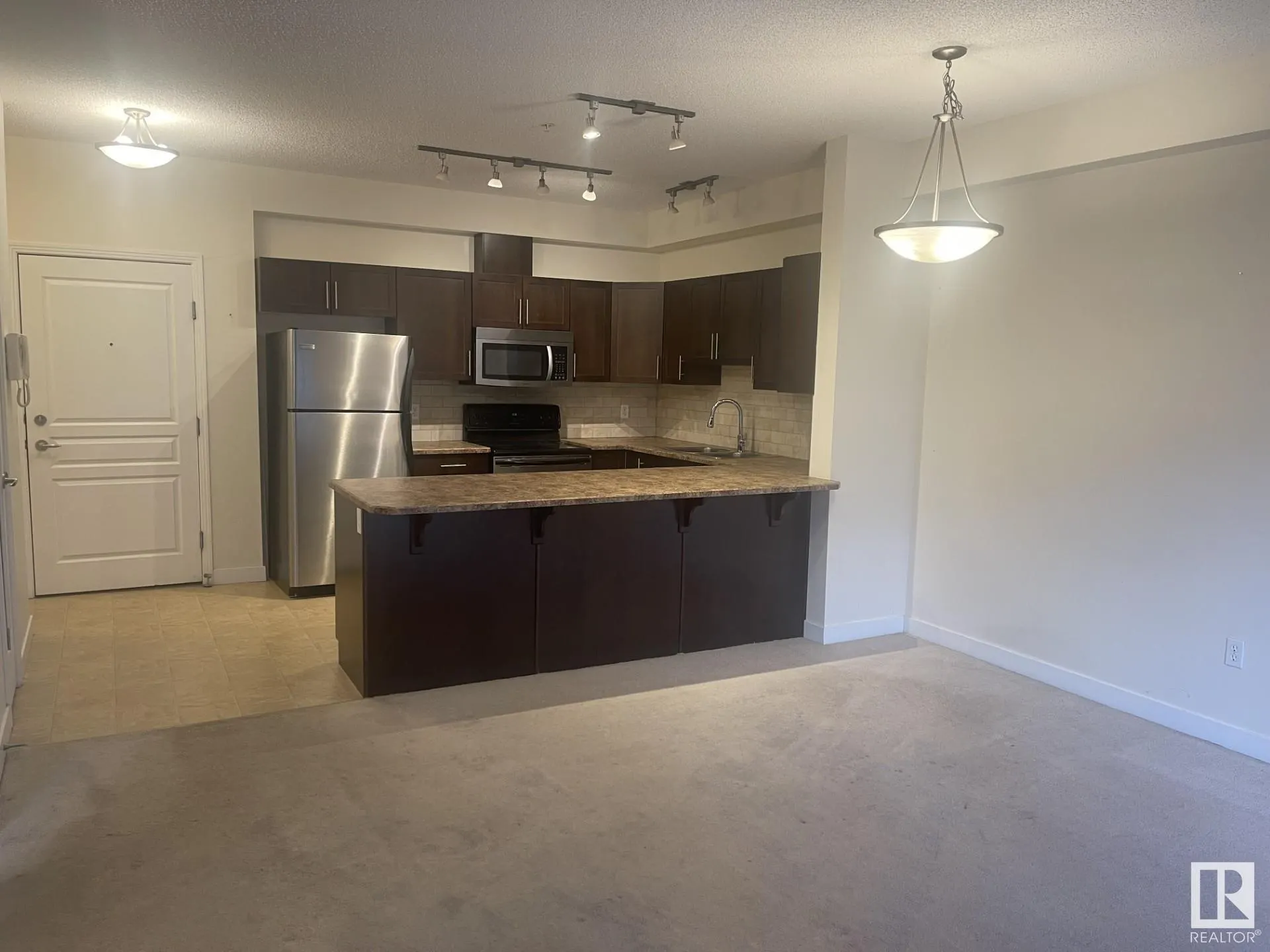 2035 GRANTHAM COURT