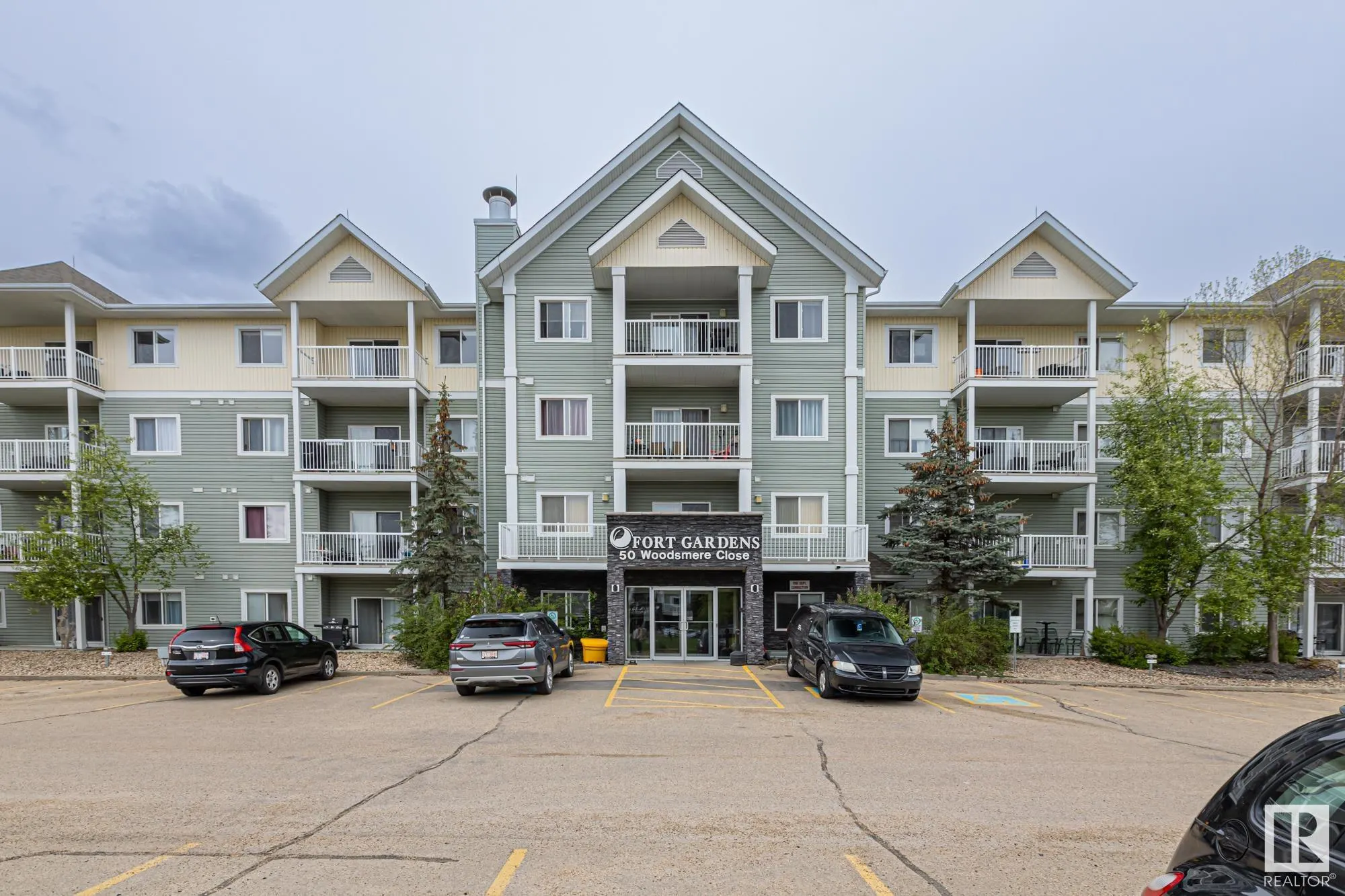 50 WOODSMERE Close