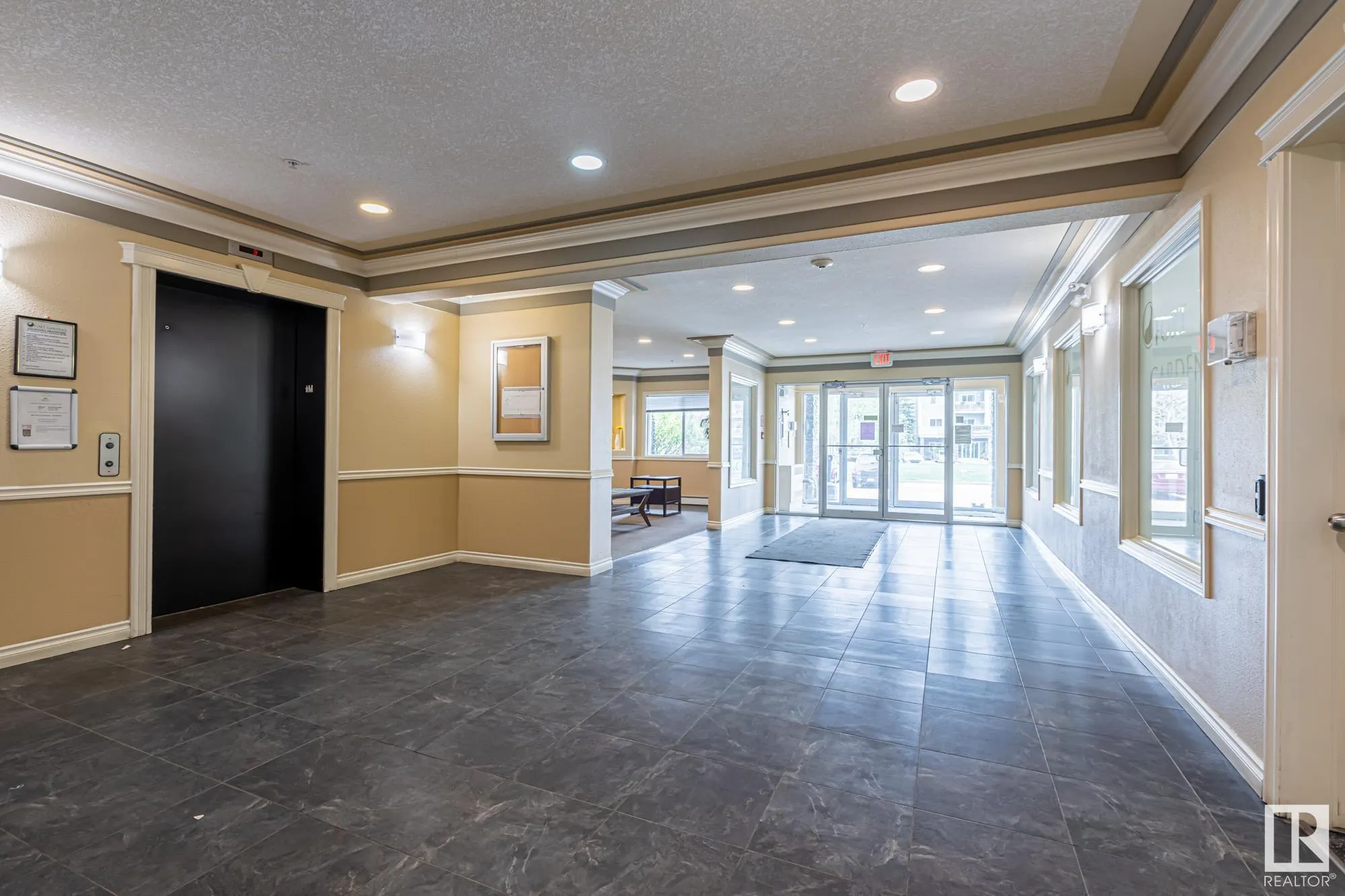 50 WOODSMERE Close