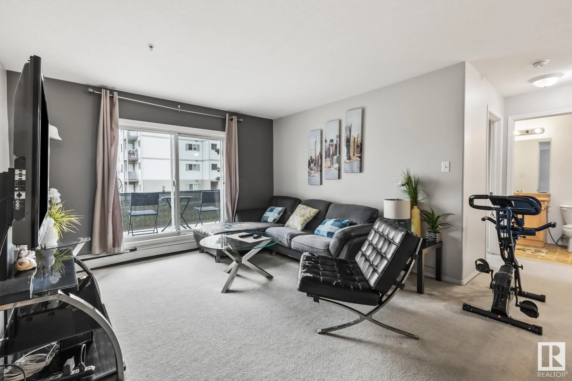 50 WOODSMERE Close