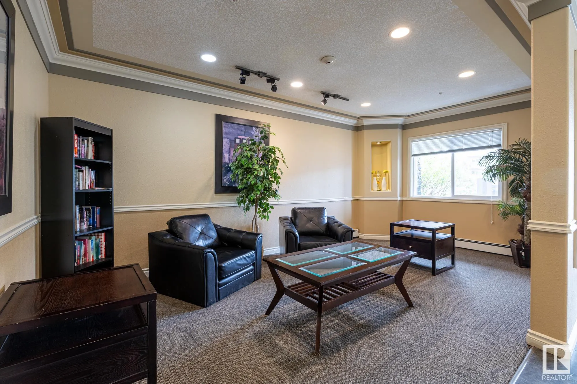 50 WOODSMERE Close