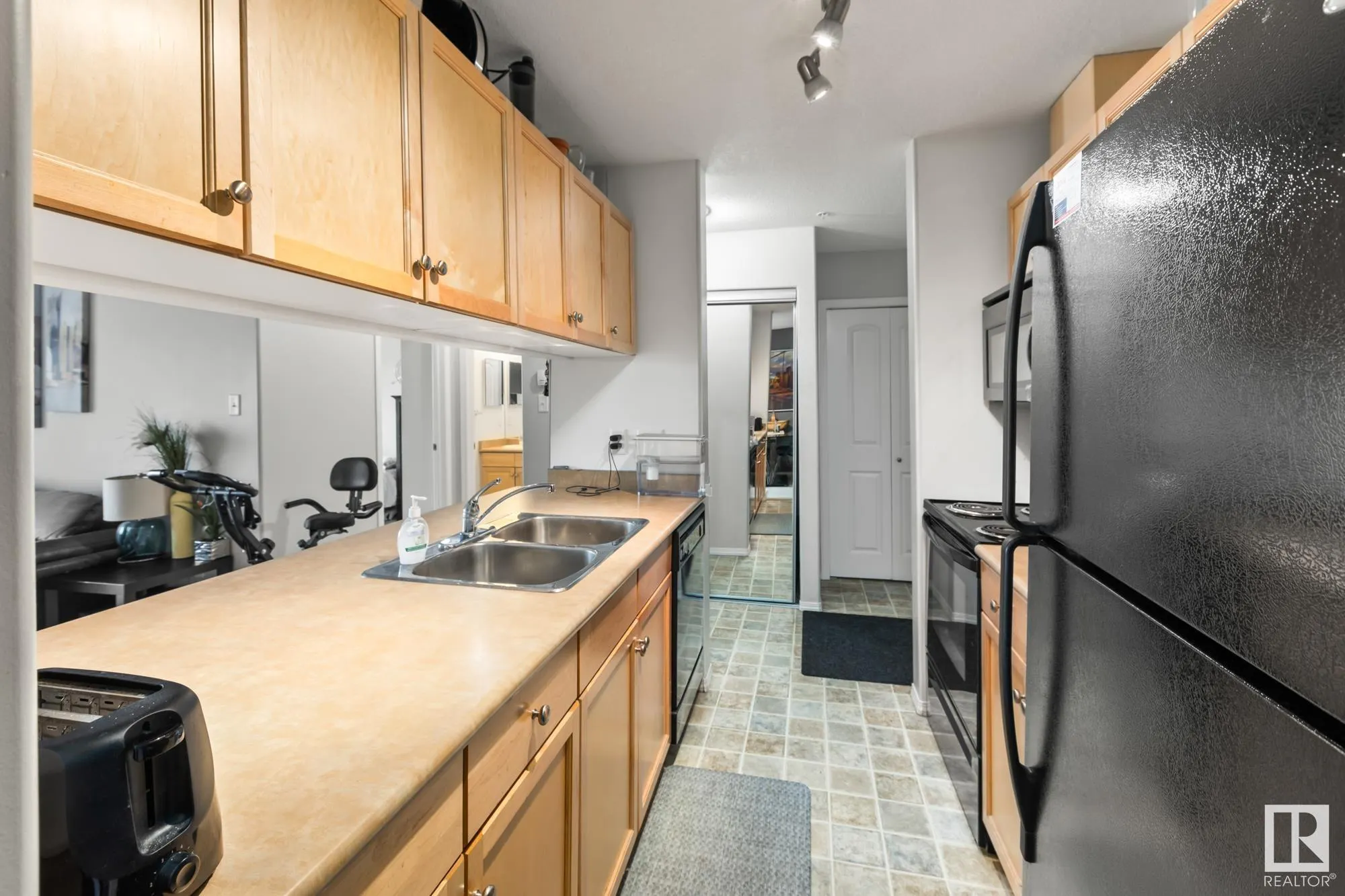 50 WOODSMERE Close