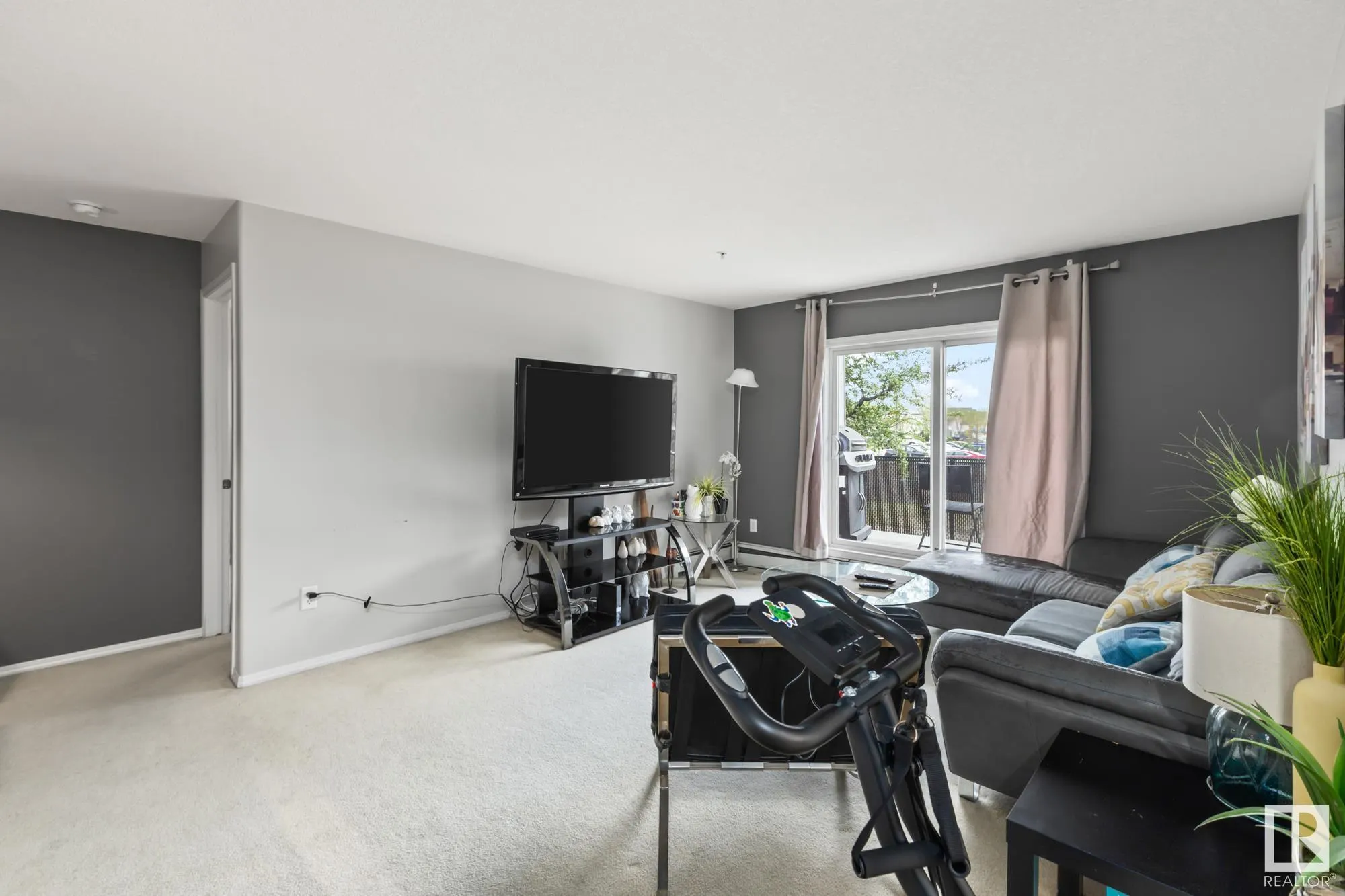 50 WOODSMERE Close