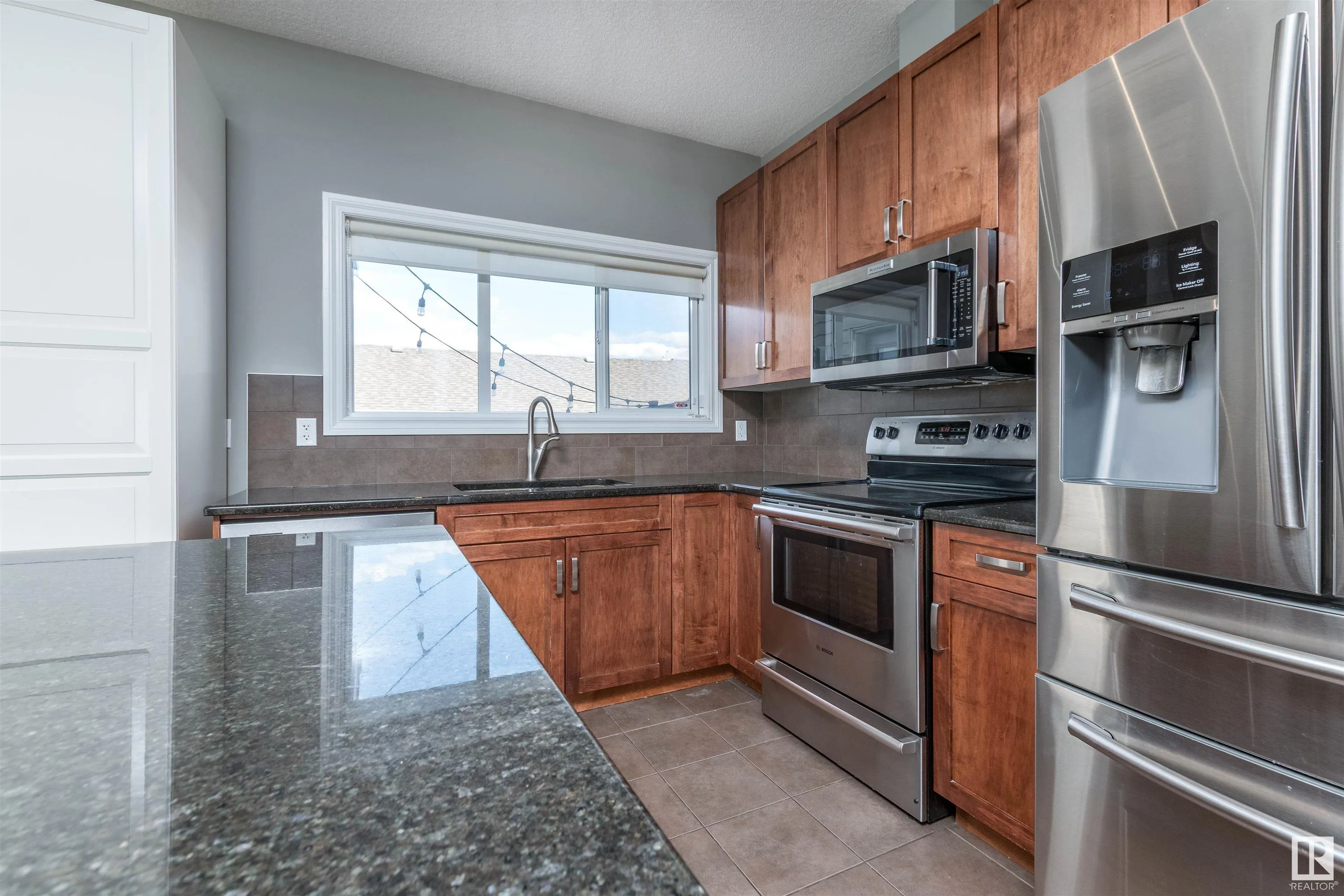 4951 TERWILLEGAR Common