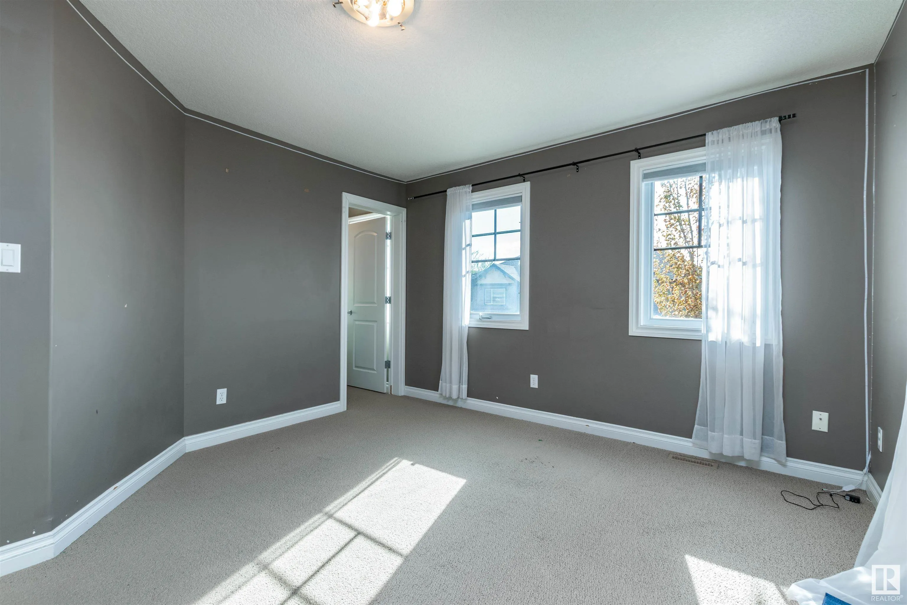 4951 TERWILLEGAR Common