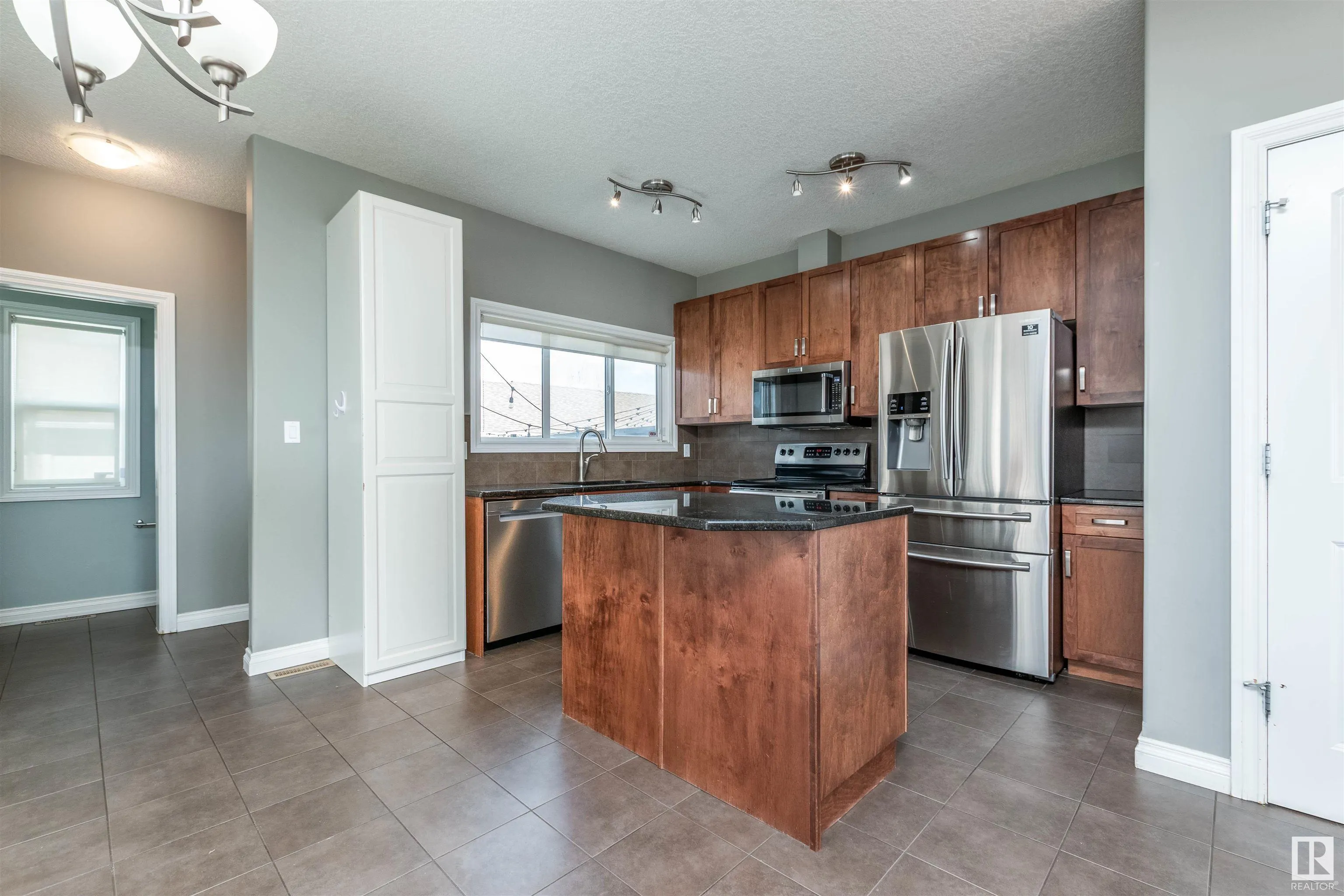 4951 TERWILLEGAR Common