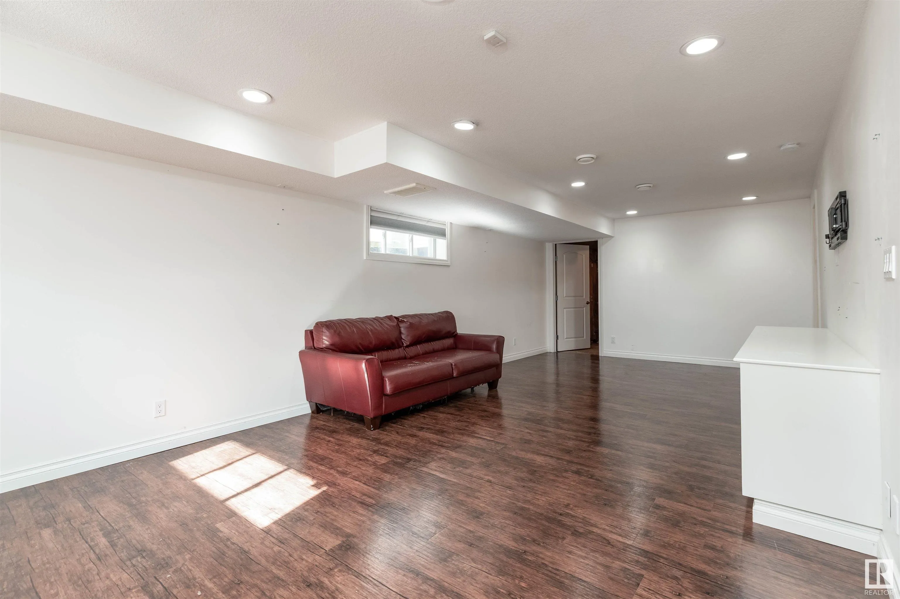 4951 TERWILLEGAR Common
