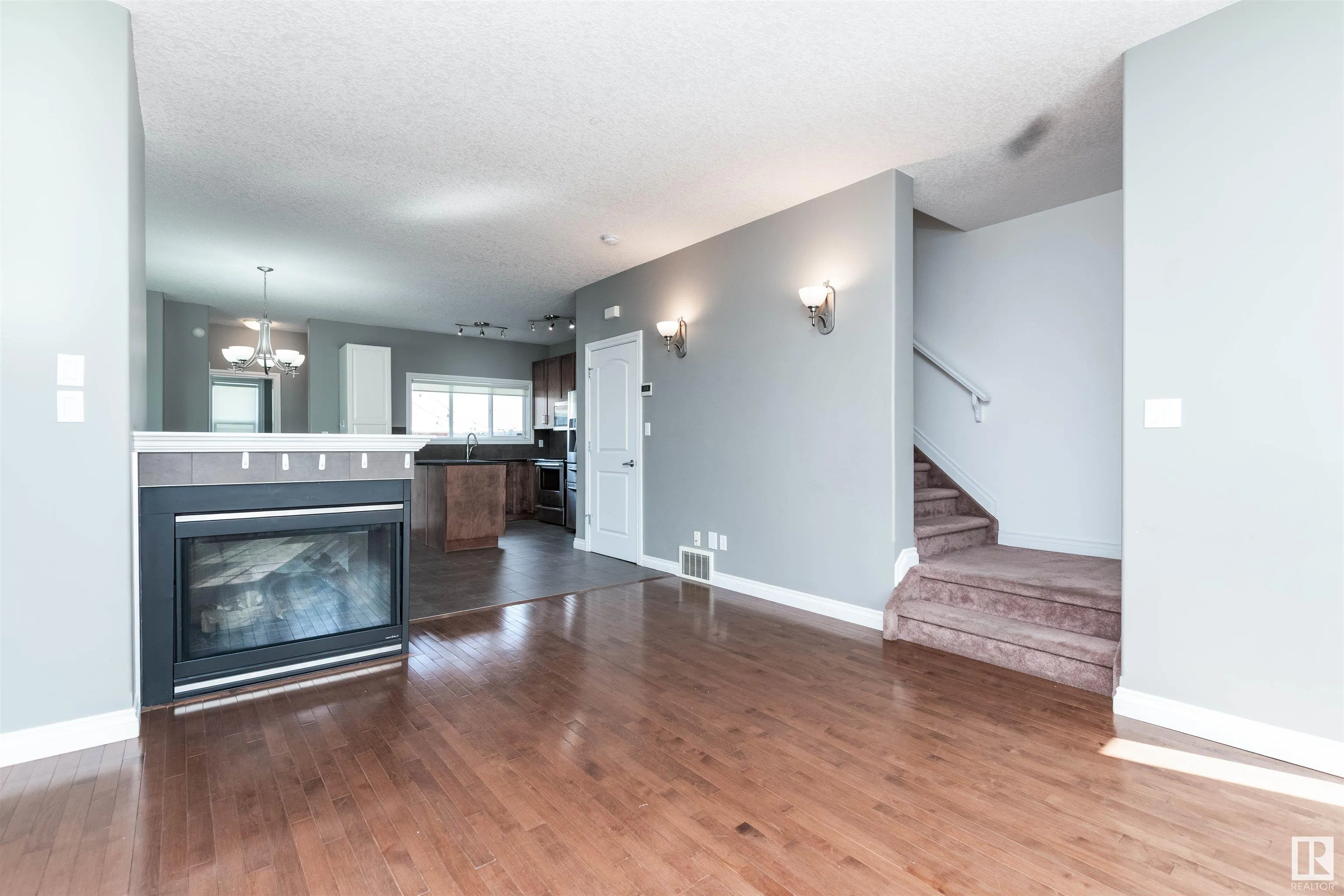 4951 TERWILLEGAR Common
