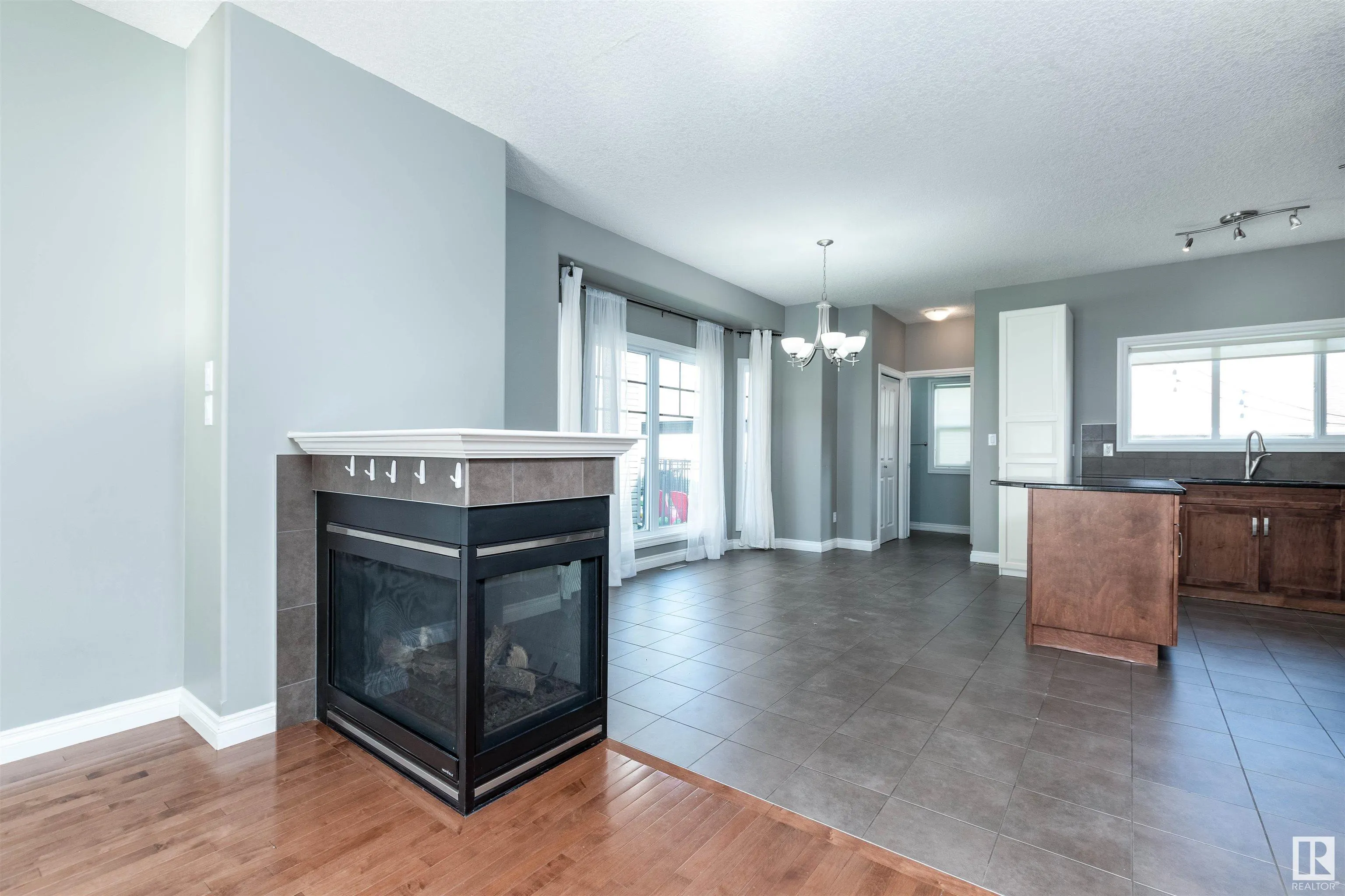 4951 TERWILLEGAR Common