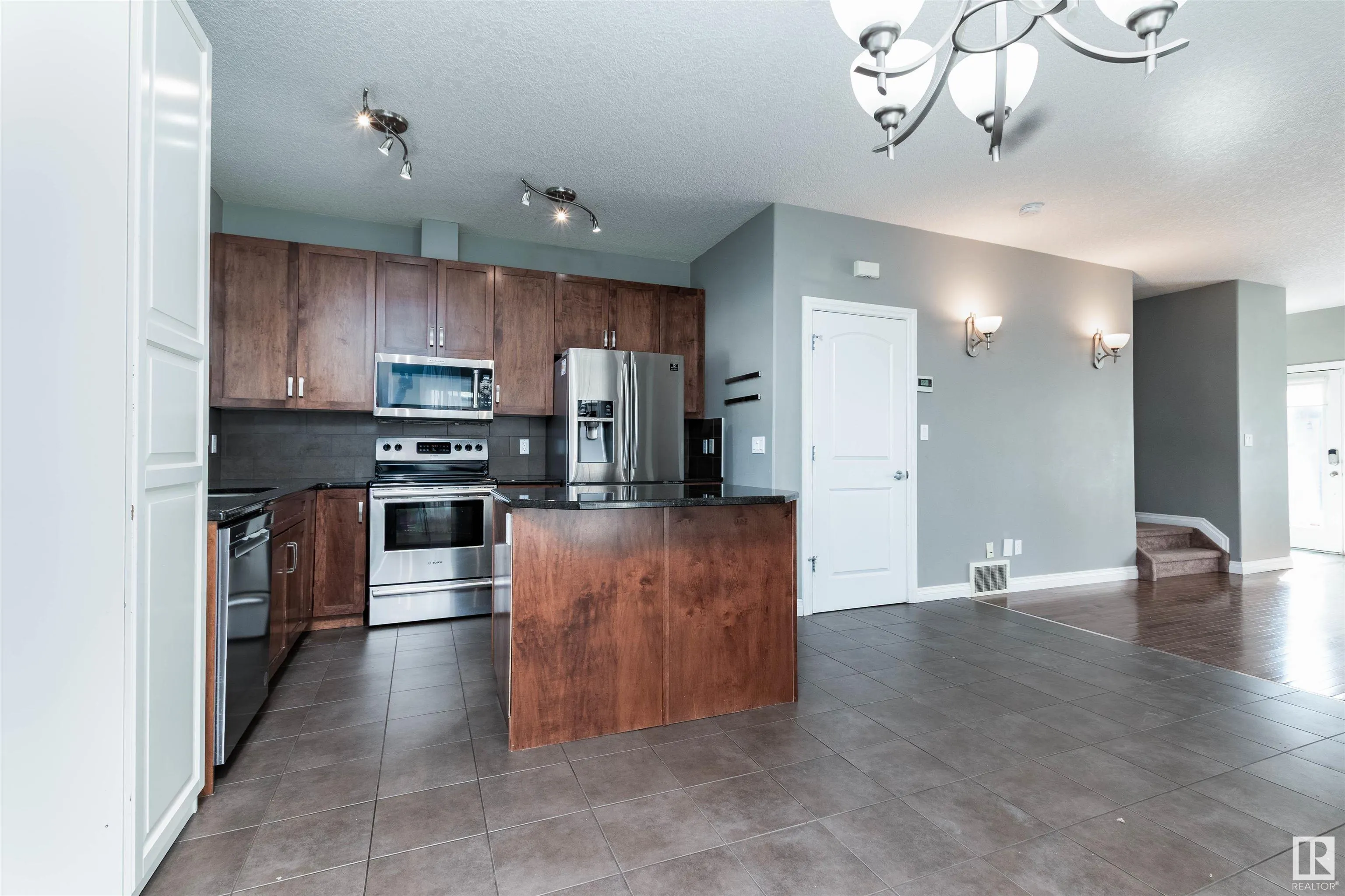 4951 TERWILLEGAR Common